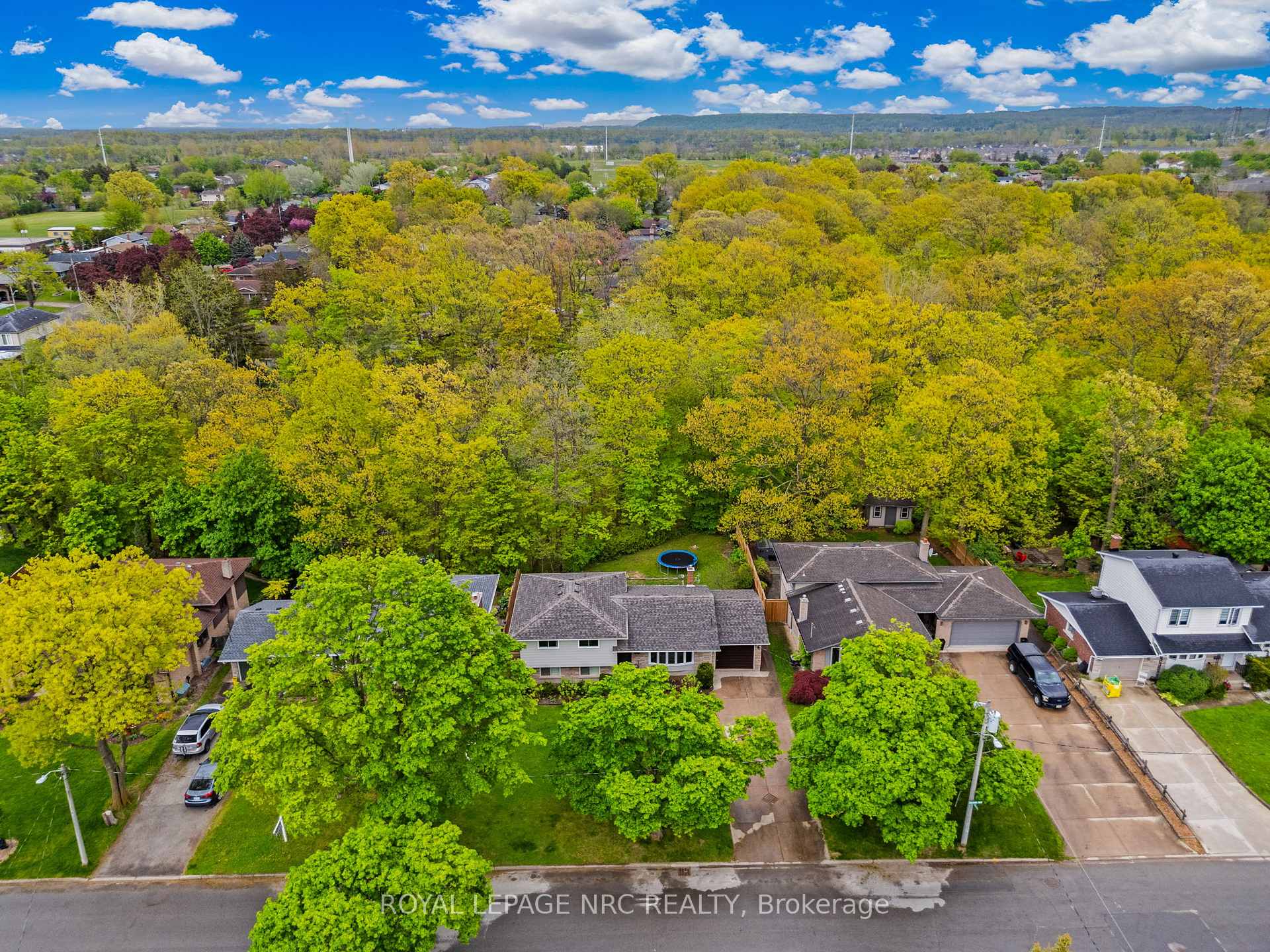 Photo 43 of 75 Alexandra Boulevard, St. Catharines, Secord Woods — HOMEH