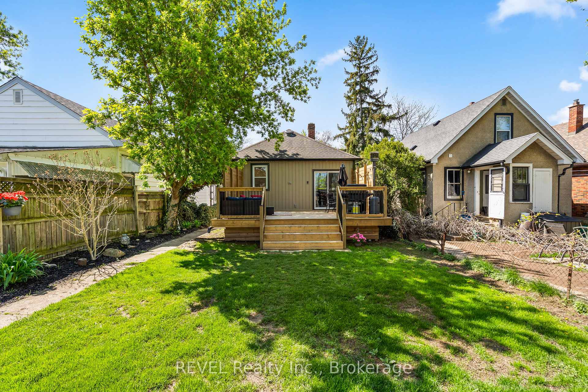 Photo 7 of 21 Hamilton Street, St. Catharines, Western Hill — HOMEH