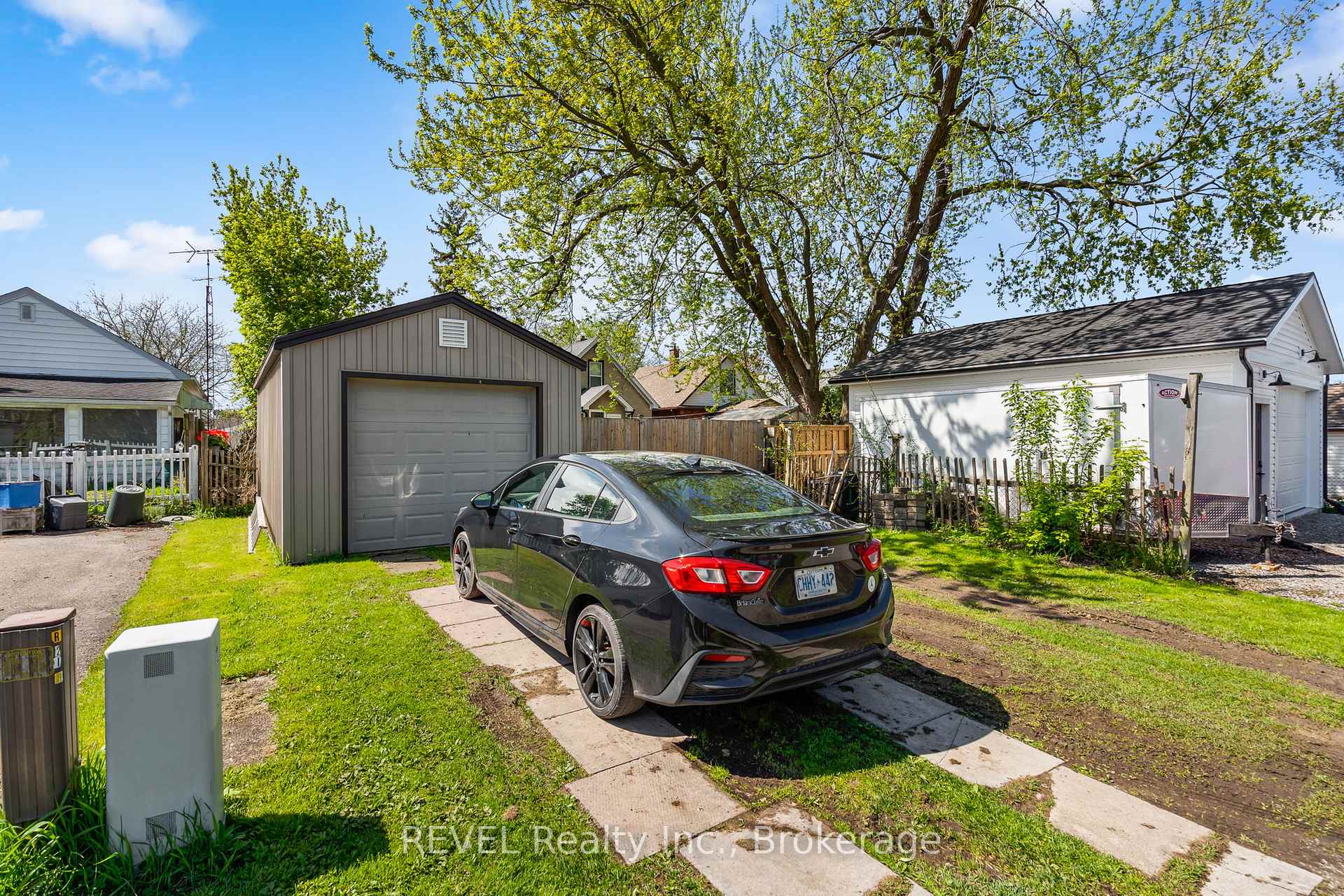 Photo 8 of 21 Hamilton Street, St. Catharines, Western Hill — HOMEH