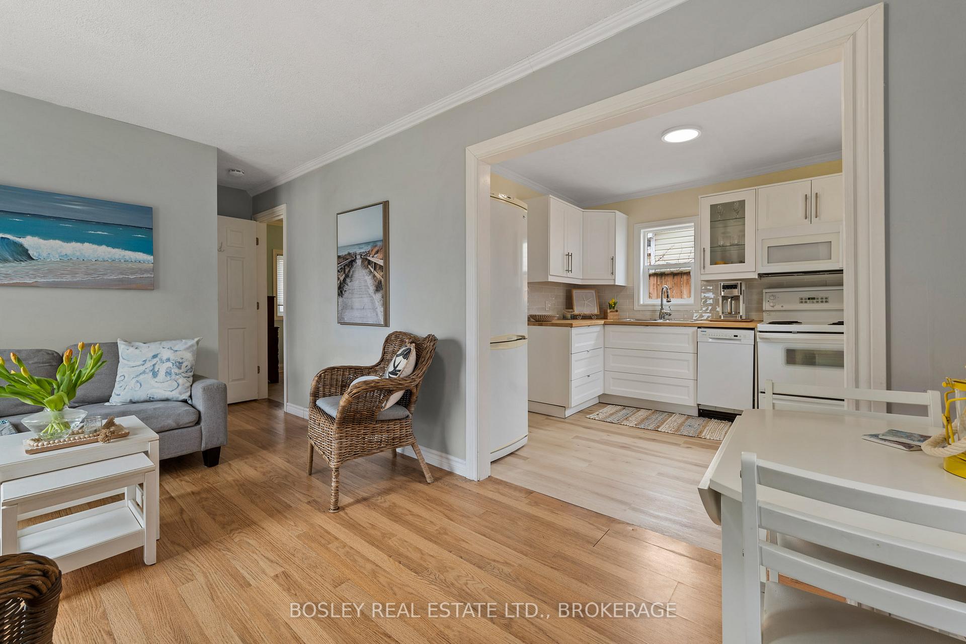 Photo 3 of 9 Paxton Avenue, St. Catharines, Port Dalhousie — HOMEH