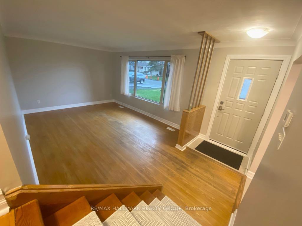 Photo 3 of 28 Kirkstall Avenue, Ottawa, Manordale — HOMEH