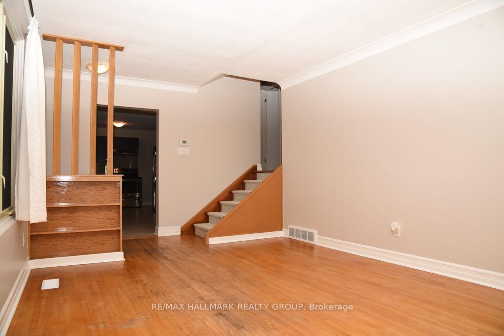 Photo 7 of 28 Kirkstall Avenue, Ottawa, Manordale — HOMEH