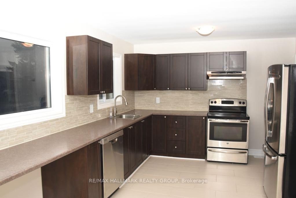 Photo 16 of 28 Kirkstall Avenue, Ottawa, Manordale — HOMEH