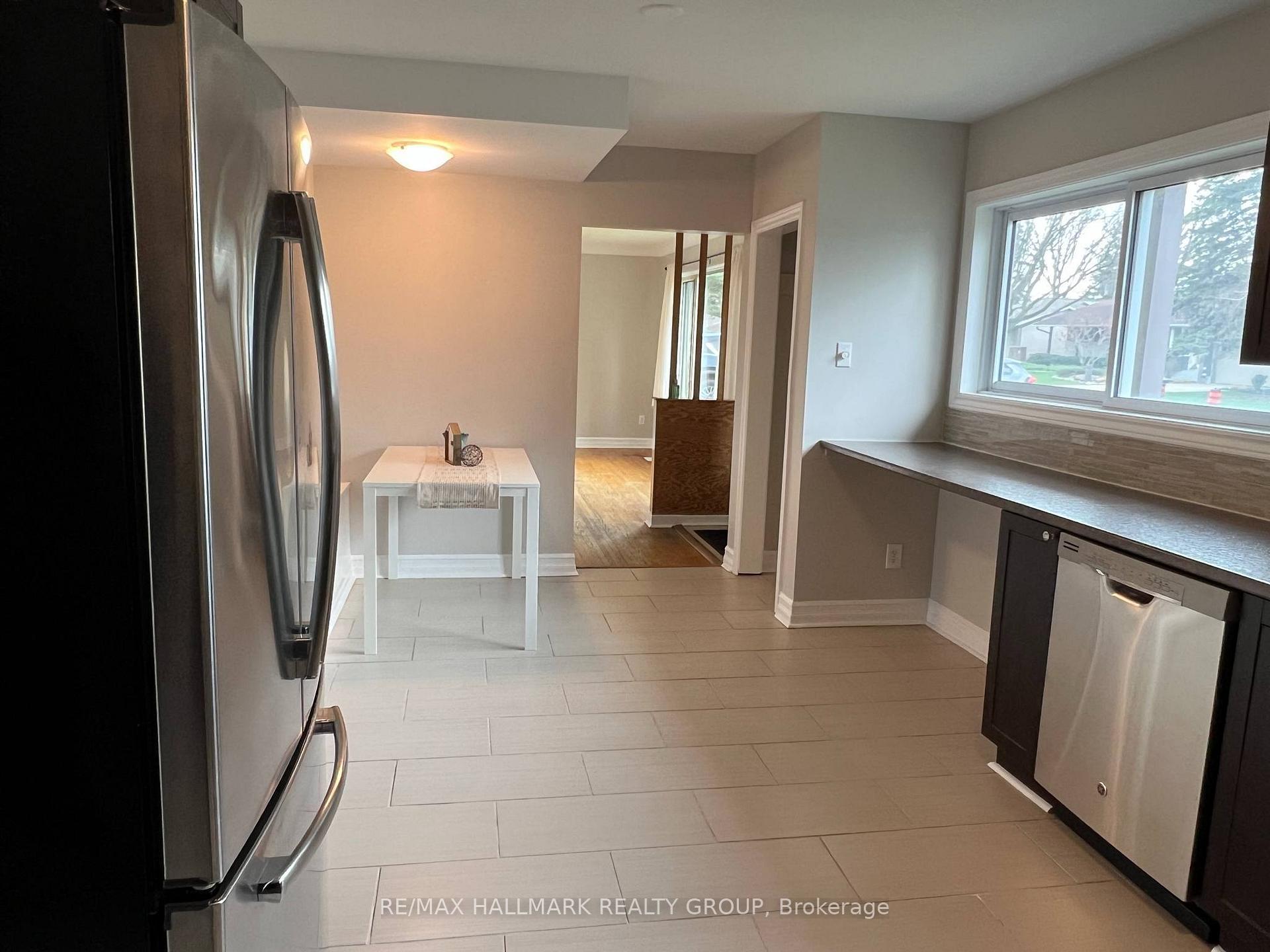 Photo 22 of 28 Kirkstall Avenue, Ottawa, Manordale — HOMEH