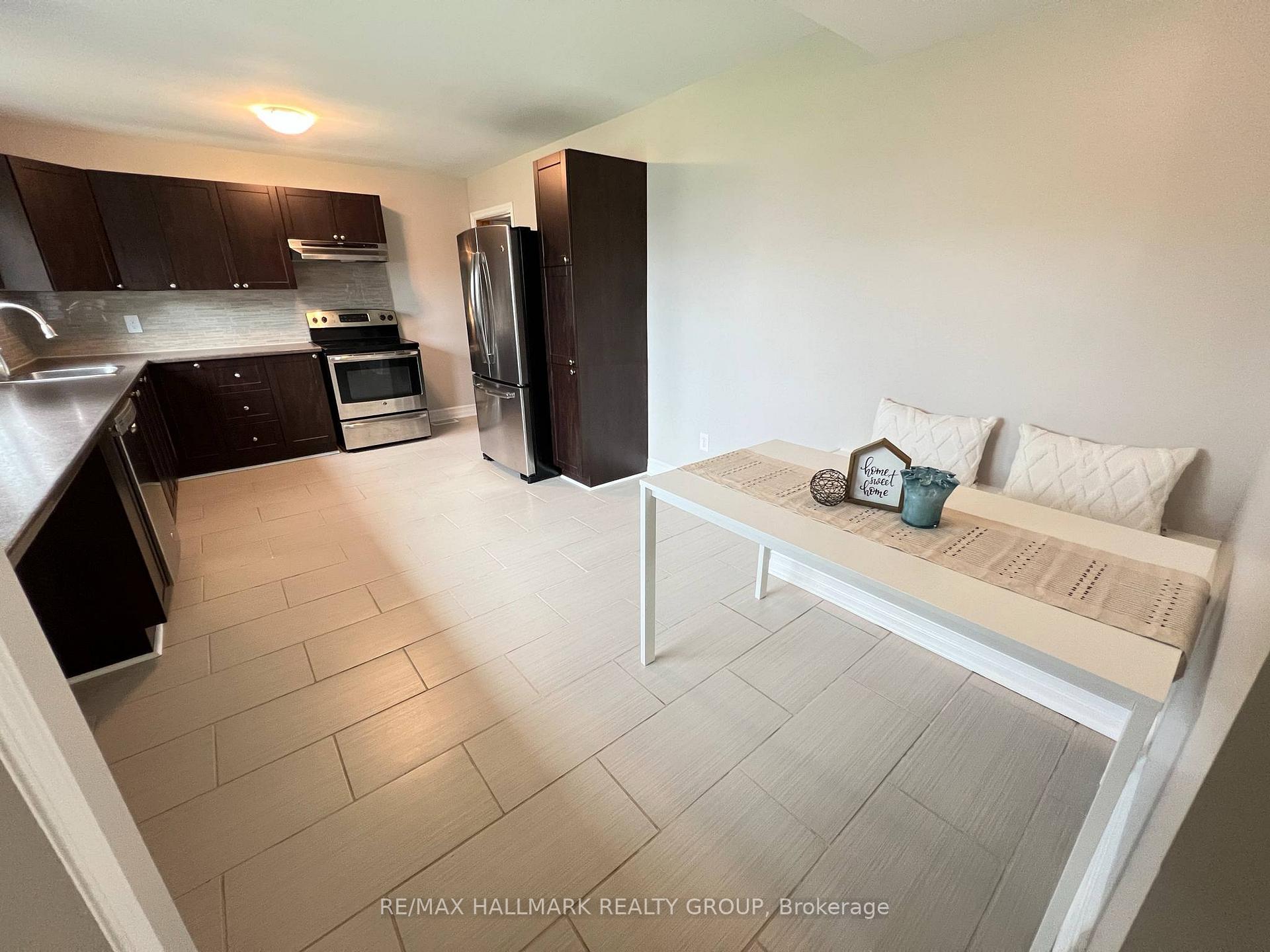 Photo 14 of 28 Kirkstall Avenue, Ottawa, Manordale — HOMEH
