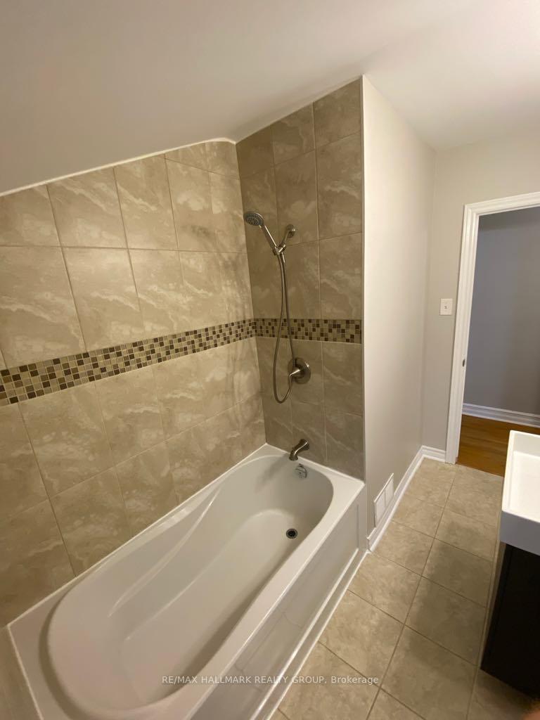 Photo 19 of 28 Kirkstall Avenue, Ottawa, Manordale — HOMEH