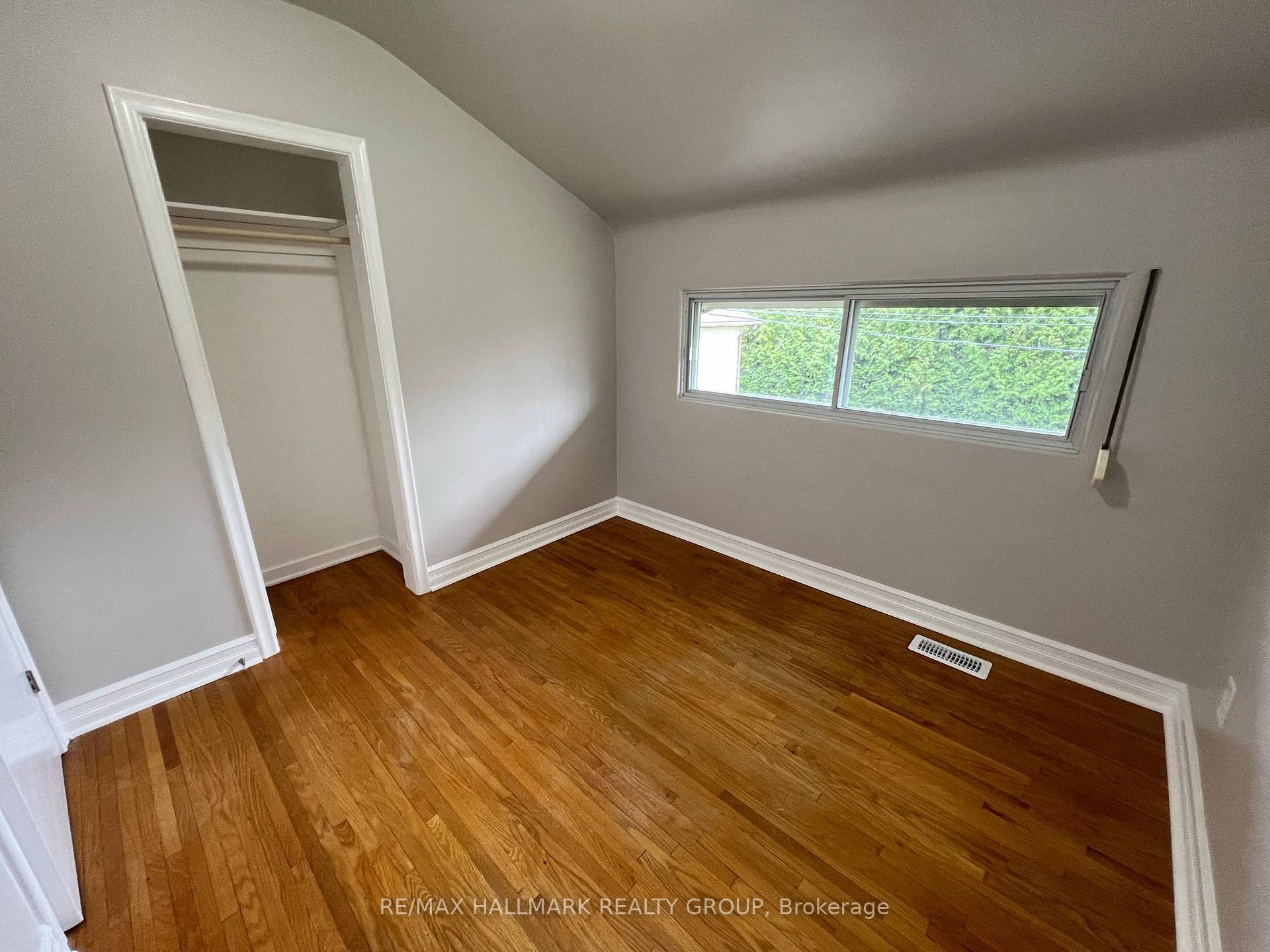 Photo 9 of 28 Kirkstall Avenue, Ottawa, Manordale — HOMEH