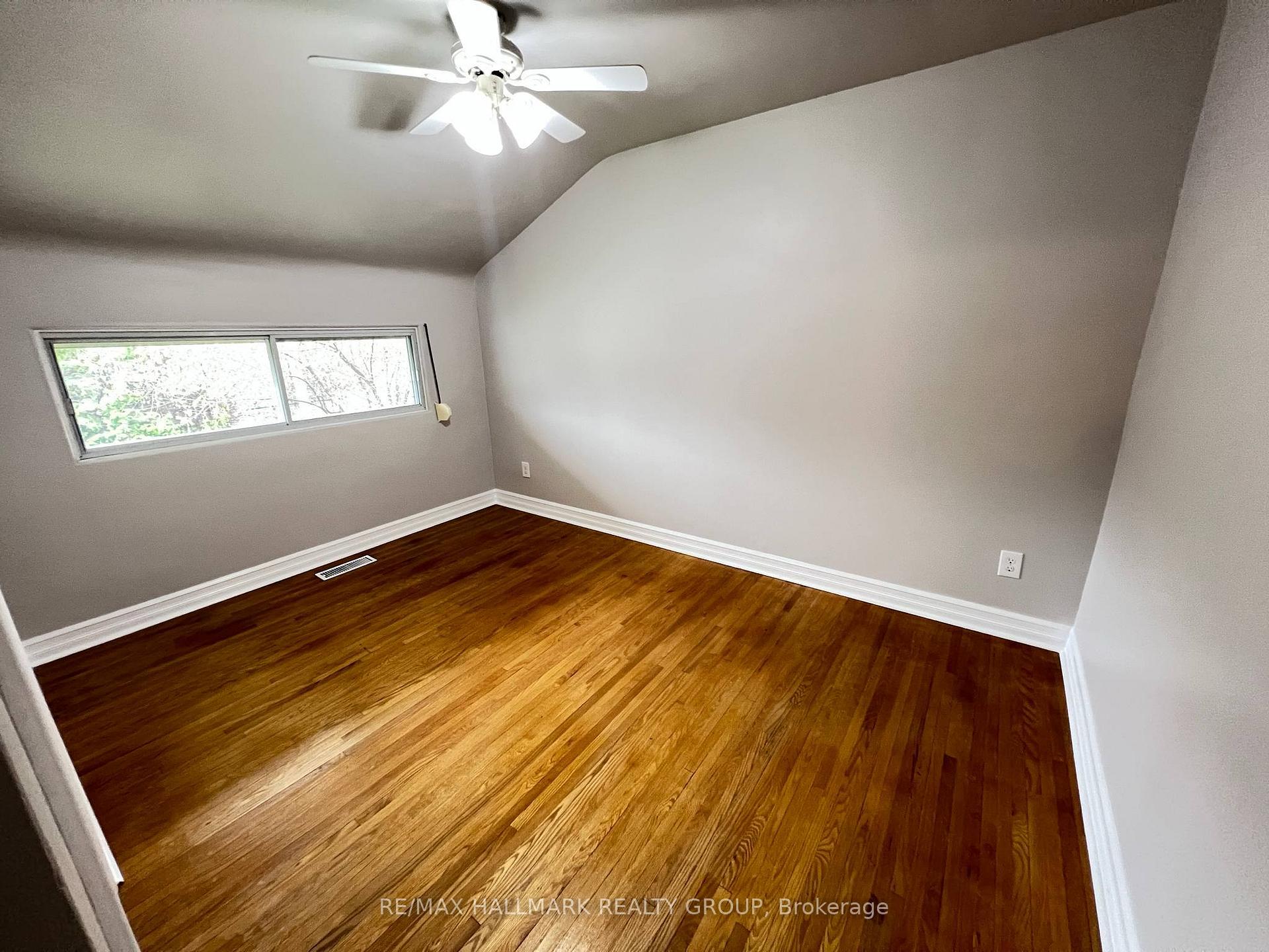 Photo 15 of 28 Kirkstall Avenue, Ottawa, Manordale — HOMEH