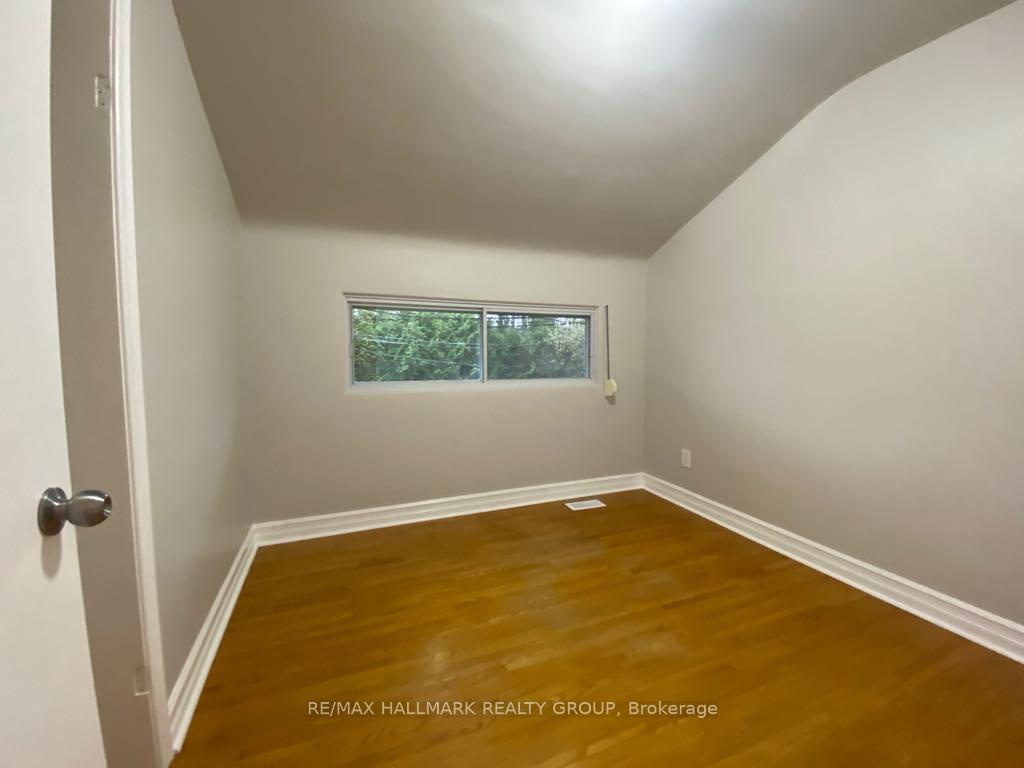 Photo 5 of 28 Kirkstall Avenue, Ottawa, Manordale — HOMEH