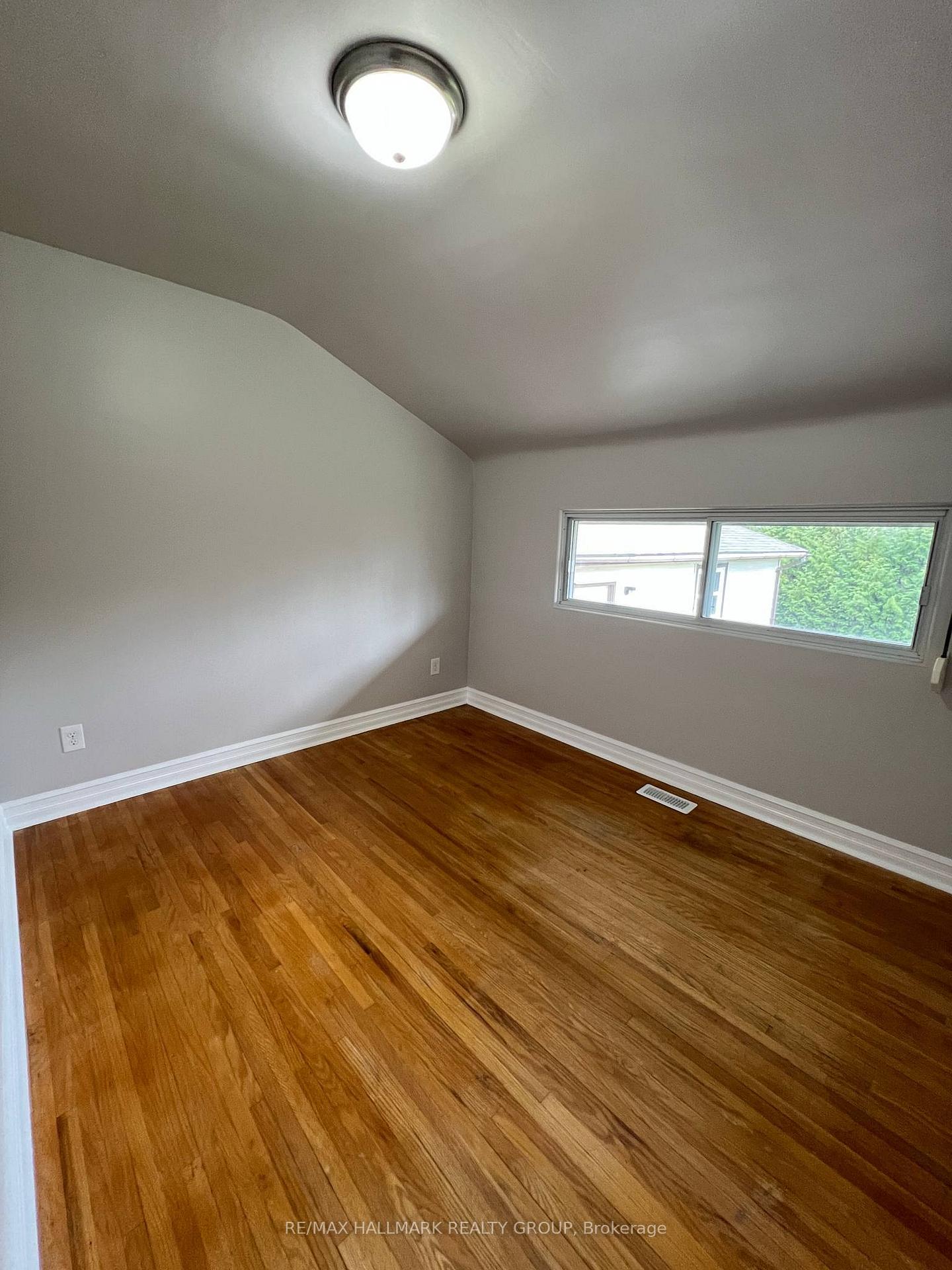 Photo 13 of 28 Kirkstall Avenue, Ottawa, Manordale — HOMEH
