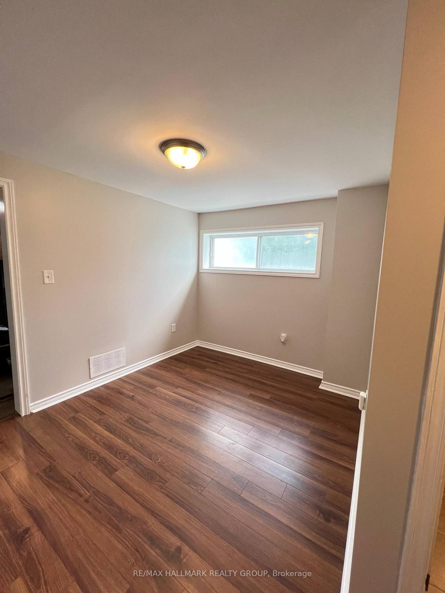 Photo 24 of 28 Kirkstall Avenue, Ottawa, Manordale — HOMEH