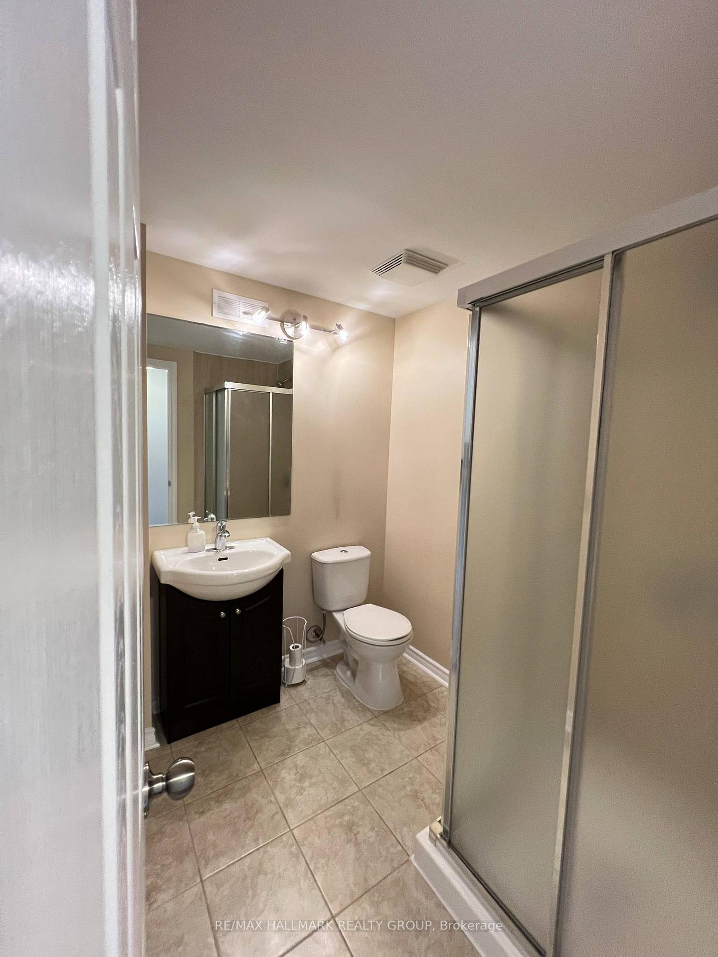 Photo 17 of 28 Kirkstall Avenue, Ottawa, Manordale — HOMEH