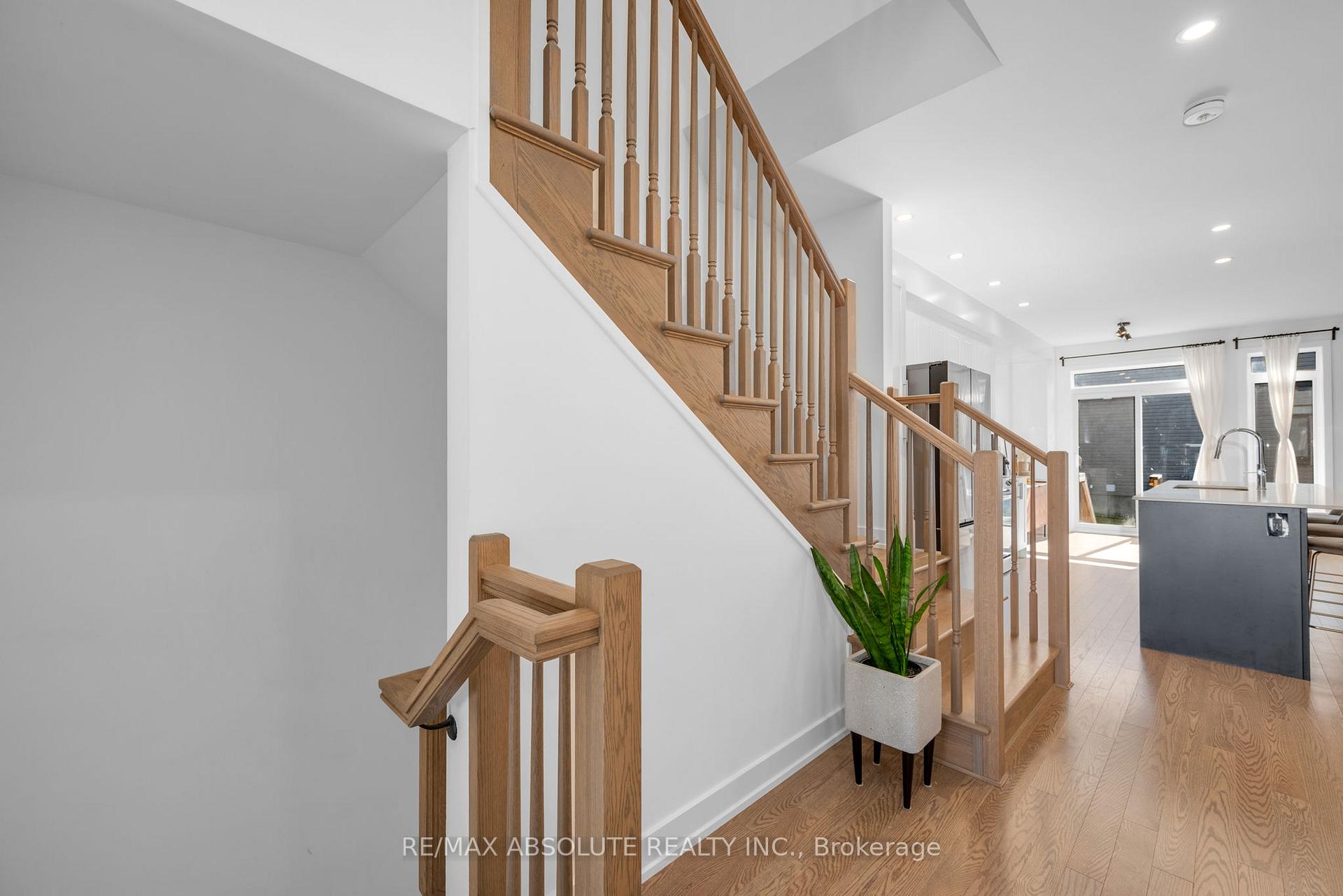 Photo 2 of 256 Monticello Avenue, Ottawa, Kanata - Emerald Meadows/Trailwest — HOMEH