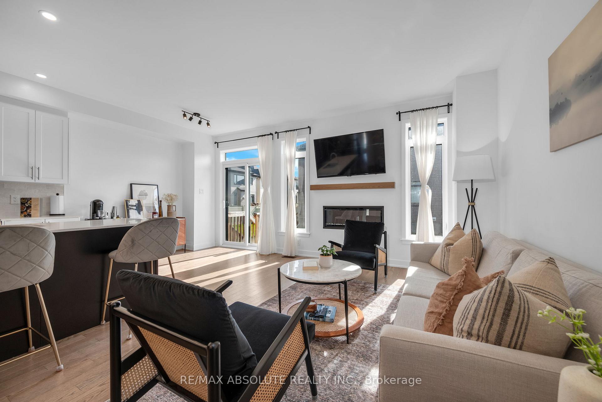 Photo 4 of 256 Monticello Avenue, Ottawa, Kanata - Emerald Meadows/Trailwest — HOMEH
