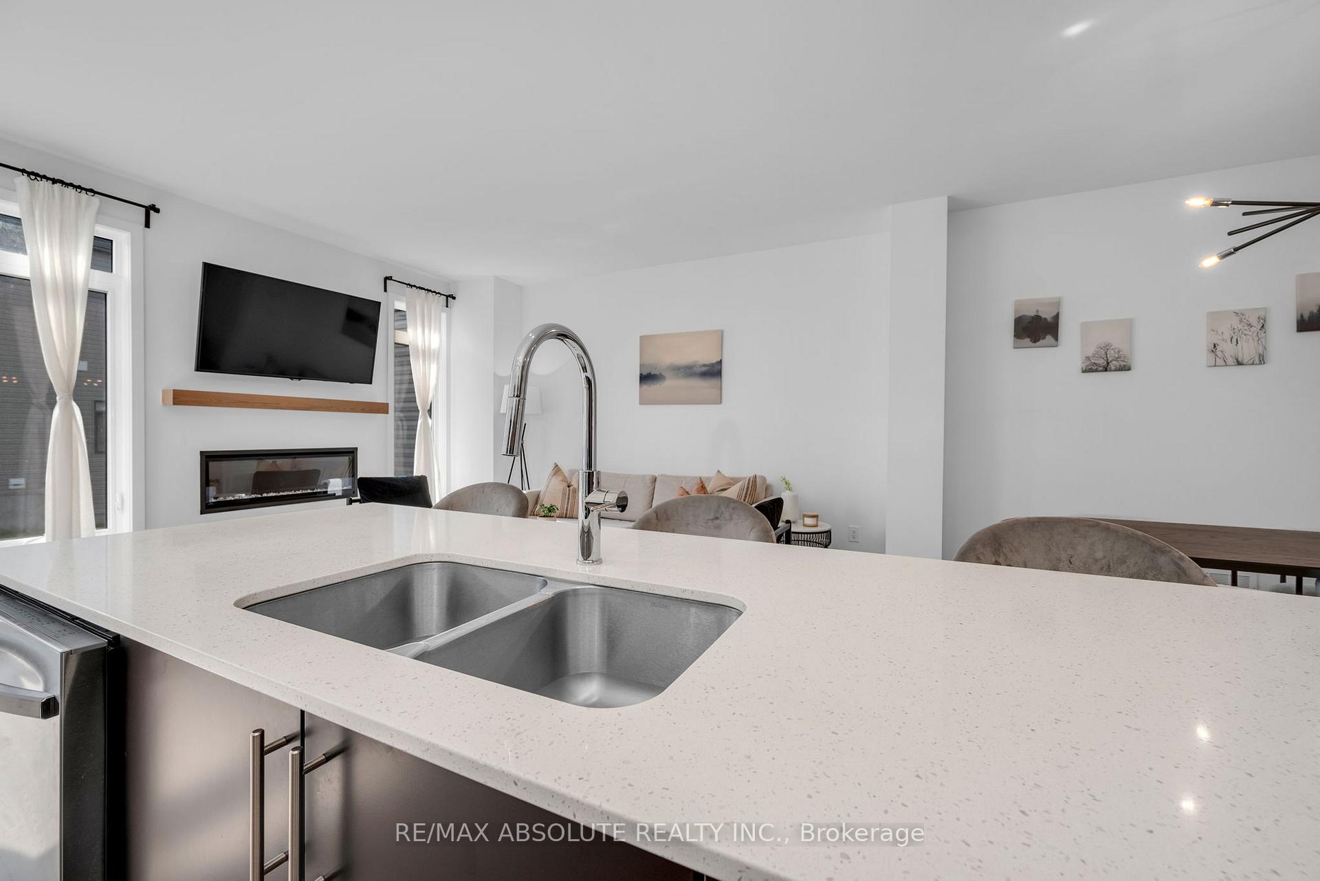 Photo 18 of 256 Monticello Avenue, Ottawa, Kanata - Emerald Meadows/Trailwest — HOMEH