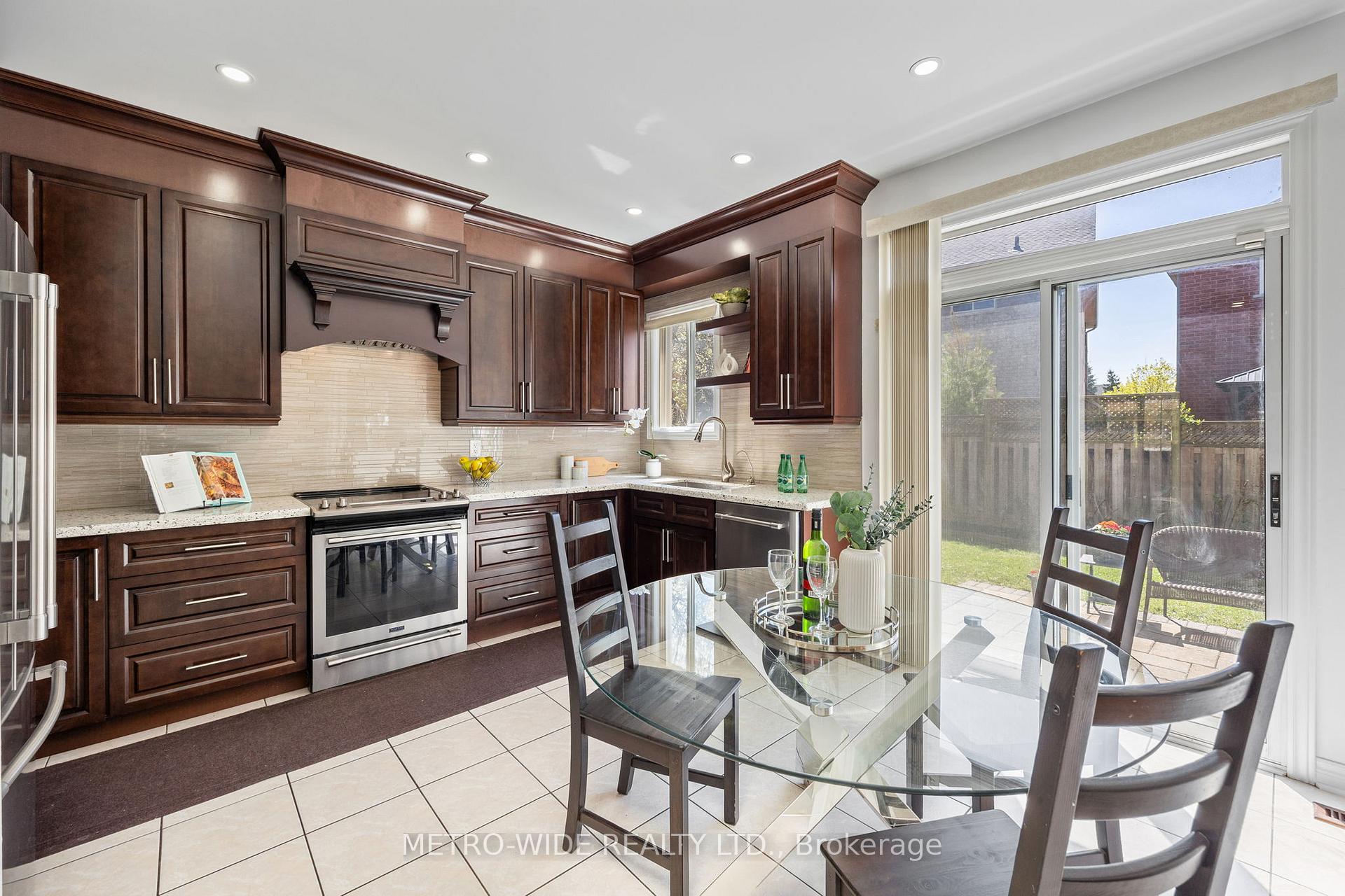 Photo 6 of 77 Ten Oaks Boulevard, Vaughan, Patterson — HOMEH