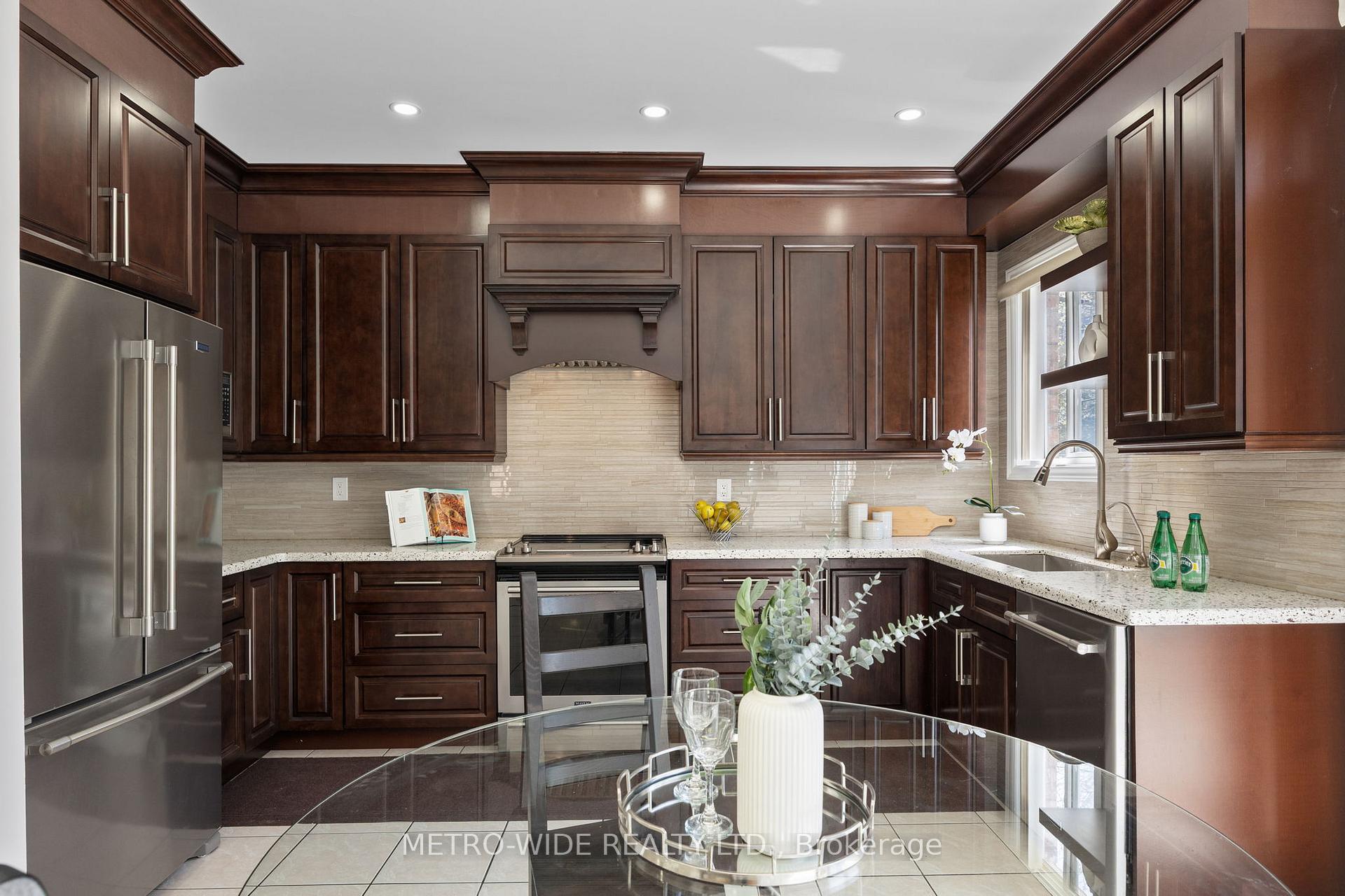 Photo 5 of 77 Ten Oaks Boulevard, Vaughan, Patterson — HOMEH