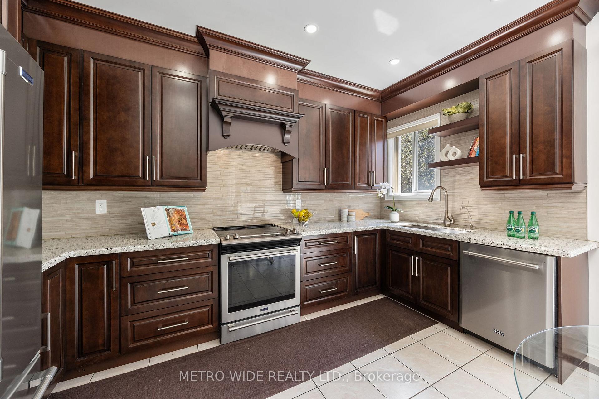 Photo 4 of 77 Ten Oaks Boulevard, Vaughan, Patterson — HOMEH