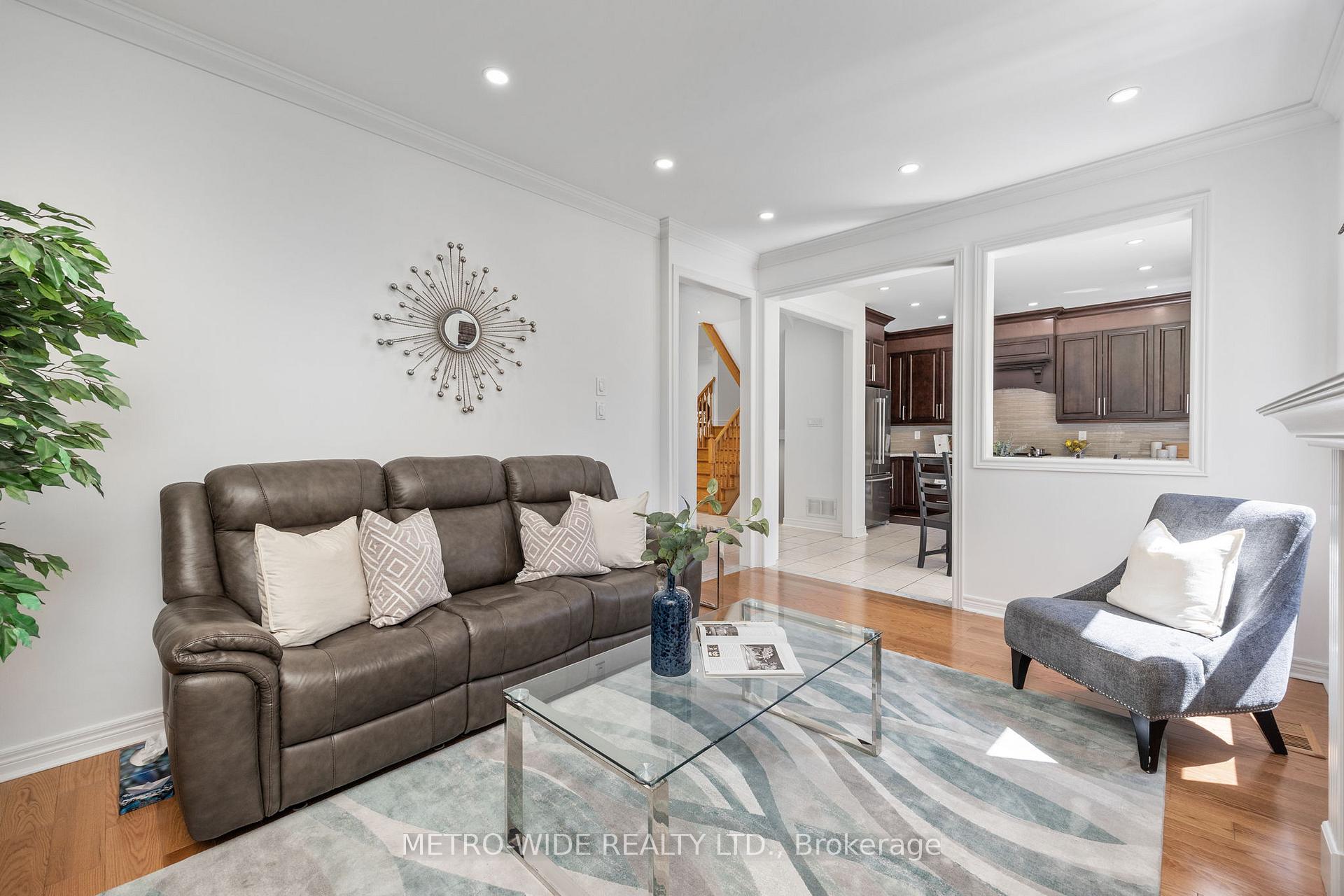 Photo 11 of 77 Ten Oaks Boulevard, Vaughan, Patterson — HOMEH