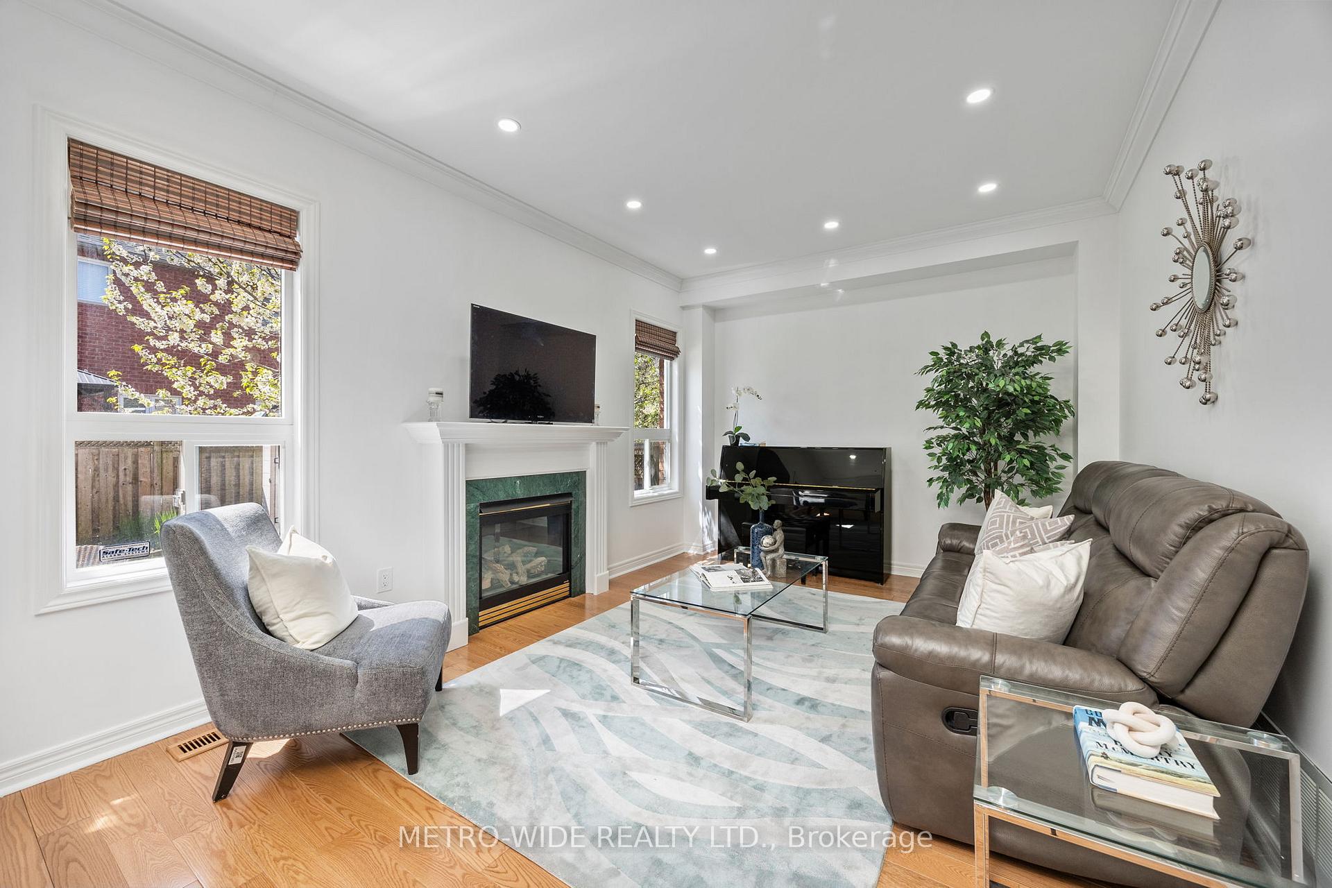 Photo 12 of 77 Ten Oaks Boulevard, Vaughan, Patterson — HOMEH