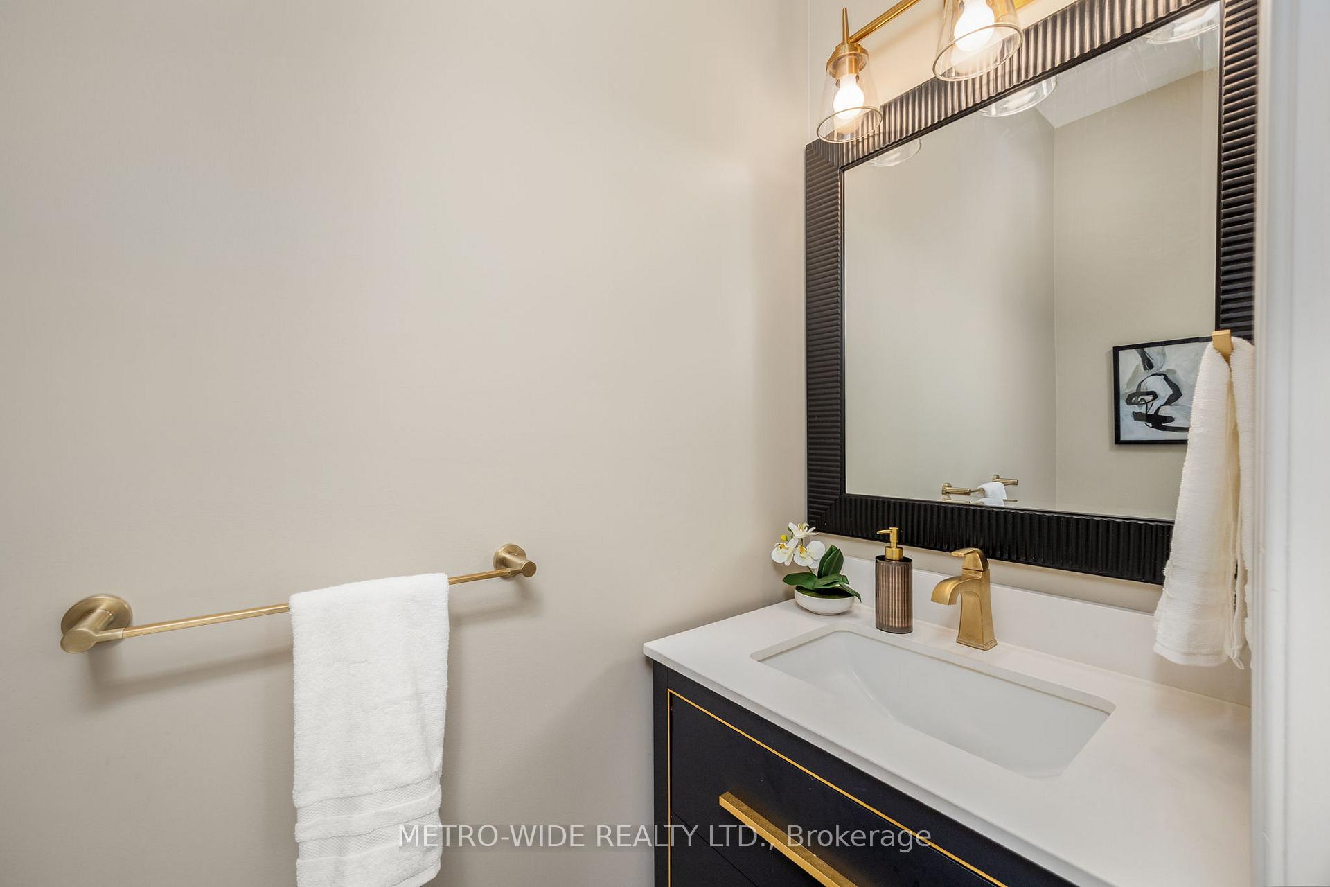 Photo 10 of 77 Ten Oaks Boulevard, Vaughan, Patterson — HOMEH