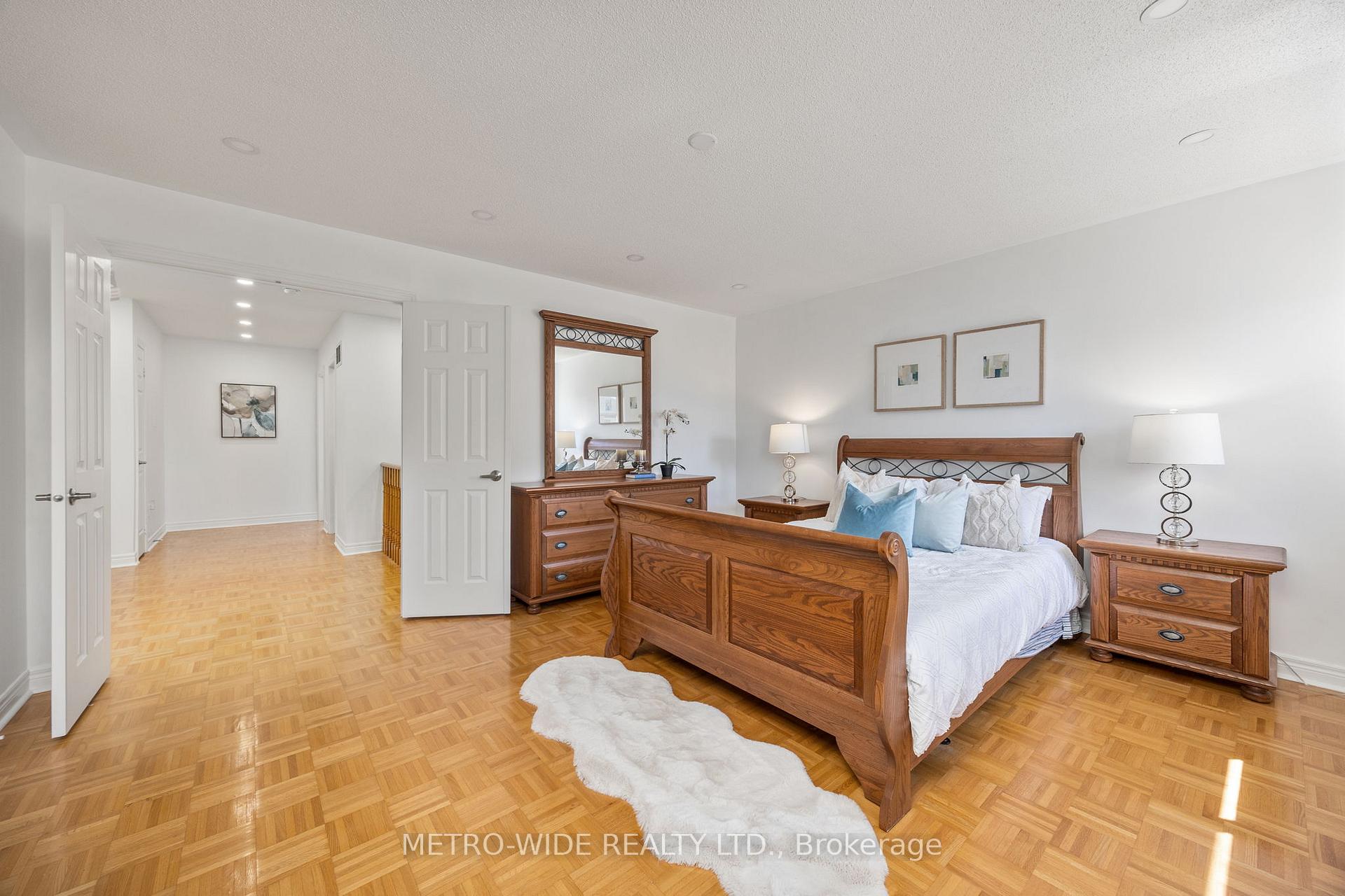 Photo 14 of 77 Ten Oaks Boulevard, Vaughan, Patterson — HOMEH