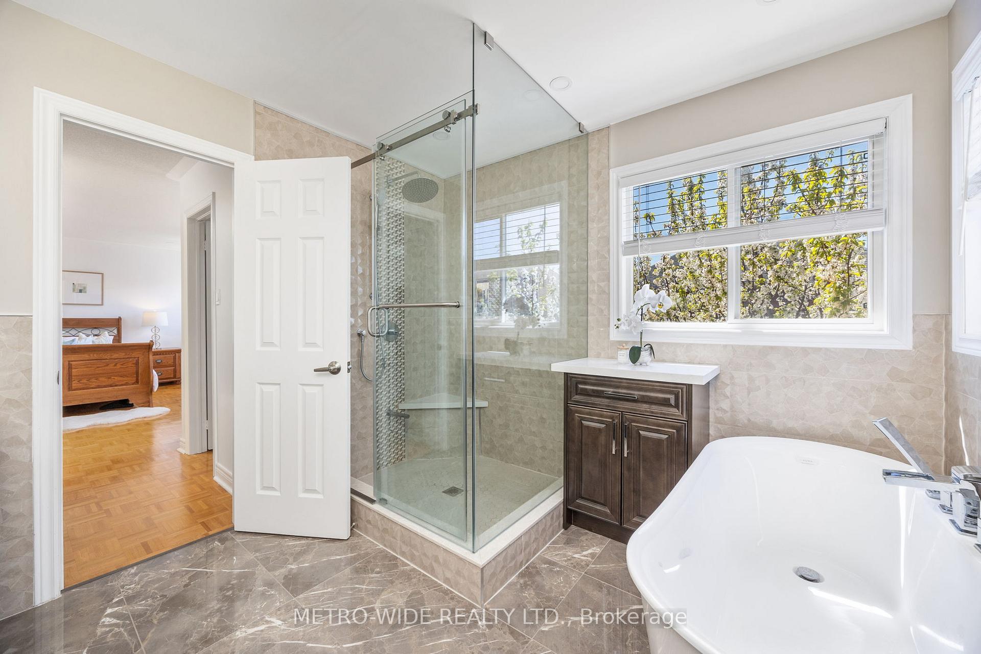 Photo 25 of 77 Ten Oaks Boulevard, Vaughan, Patterson — HOMEH