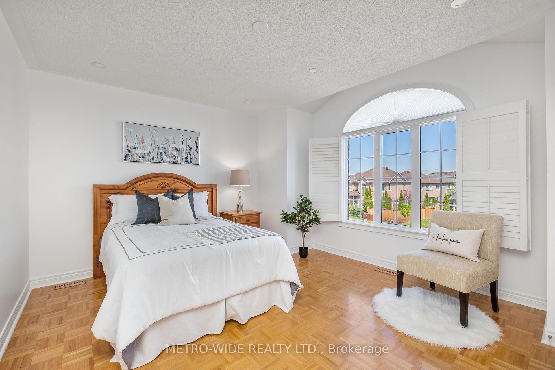 Photo 24 of 77 Ten Oaks Boulevard, Vaughan, Patterson — HOMEH