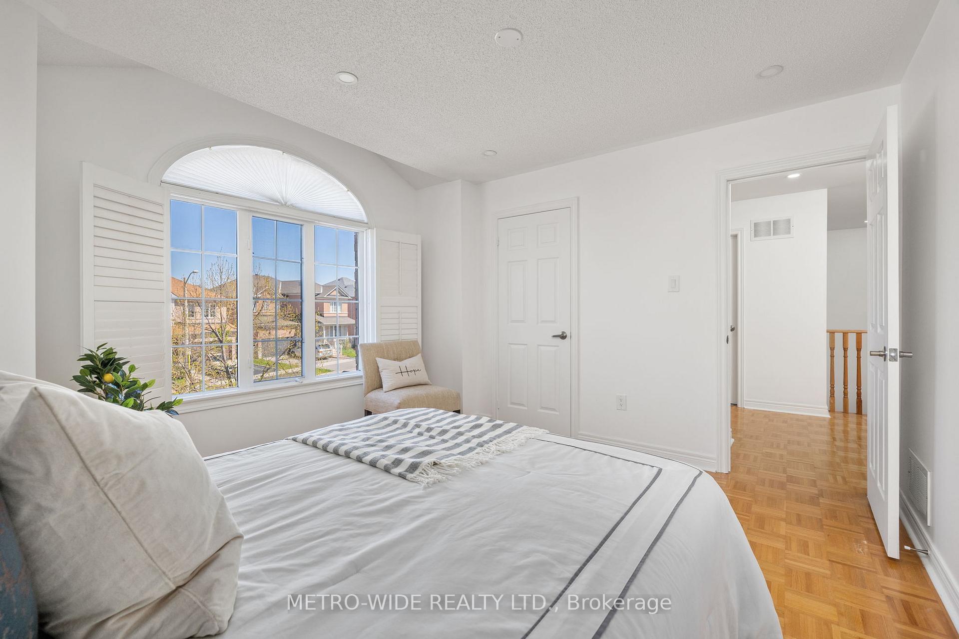 Photo 23 of 77 Ten Oaks Boulevard, Vaughan, Patterson — HOMEH