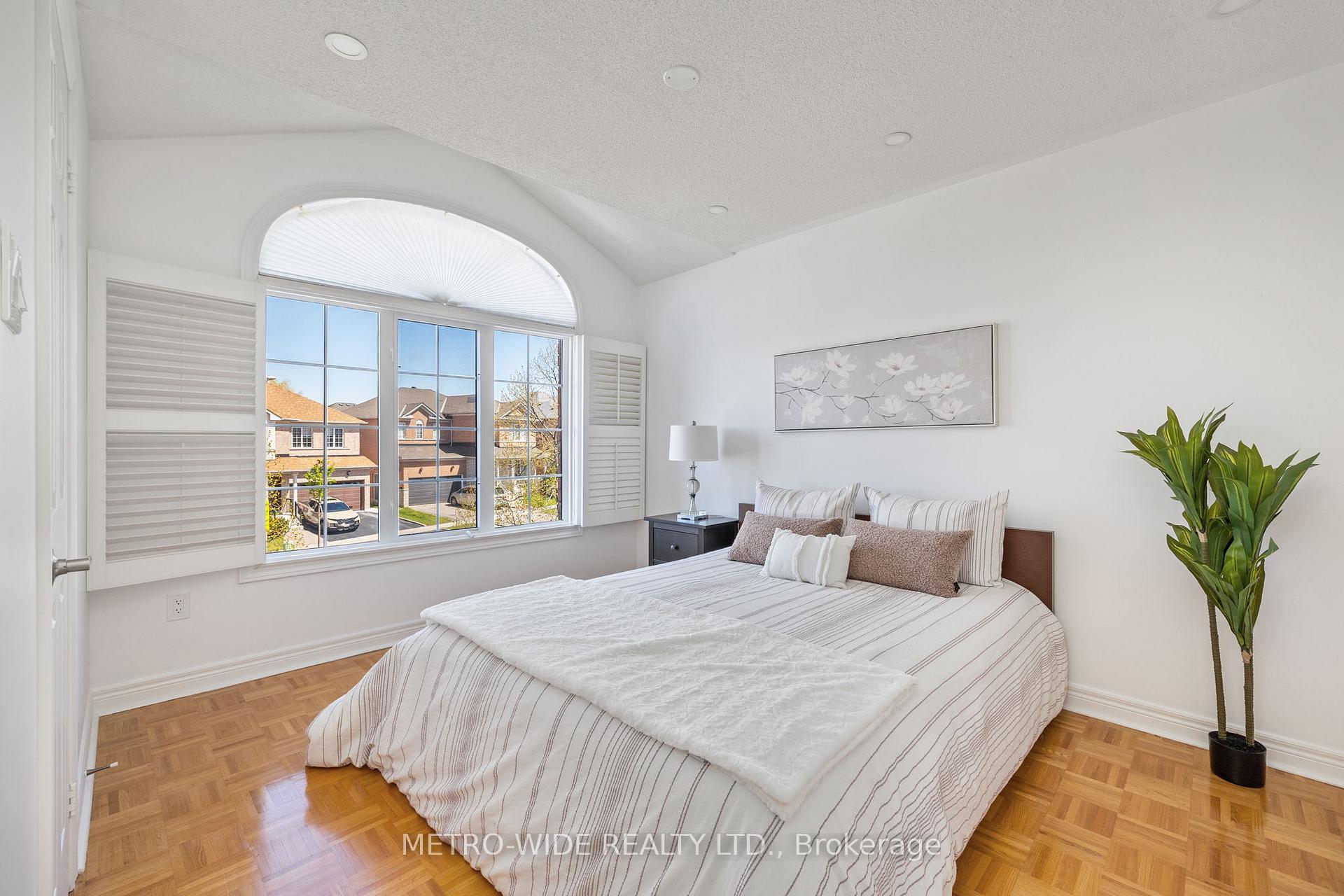 Photo 39 of 77 Ten Oaks Boulevard, Vaughan, Patterson — HOMEH