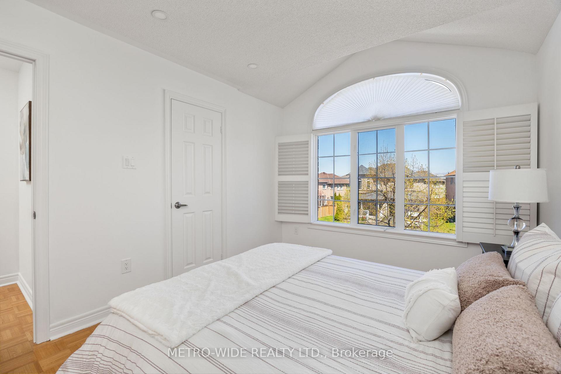 Photo 29 of 77 Ten Oaks Boulevard, Vaughan, Patterson — HOMEH