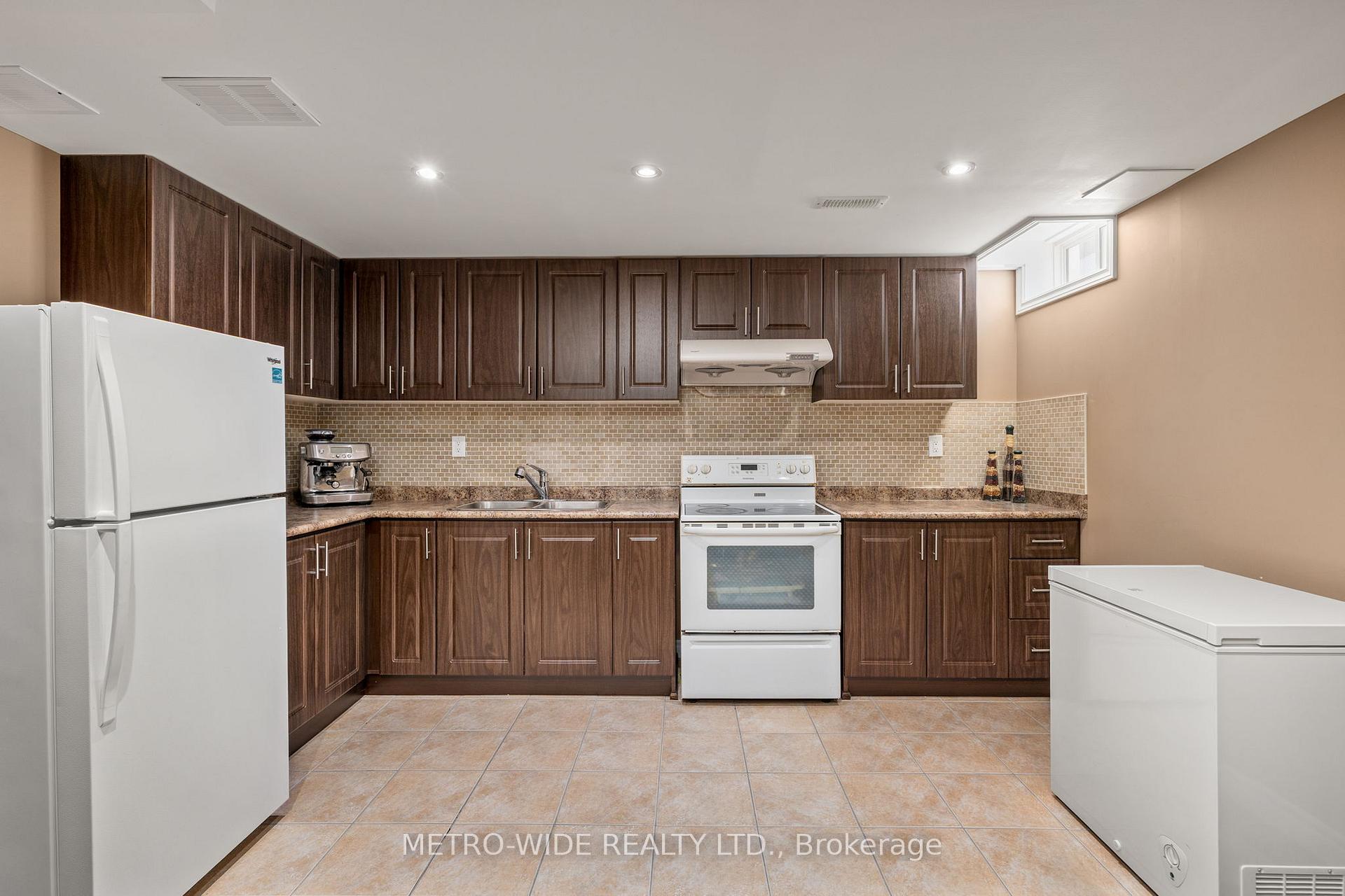 Photo 34 of 77 Ten Oaks Boulevard, Vaughan, Patterson — HOMEH
