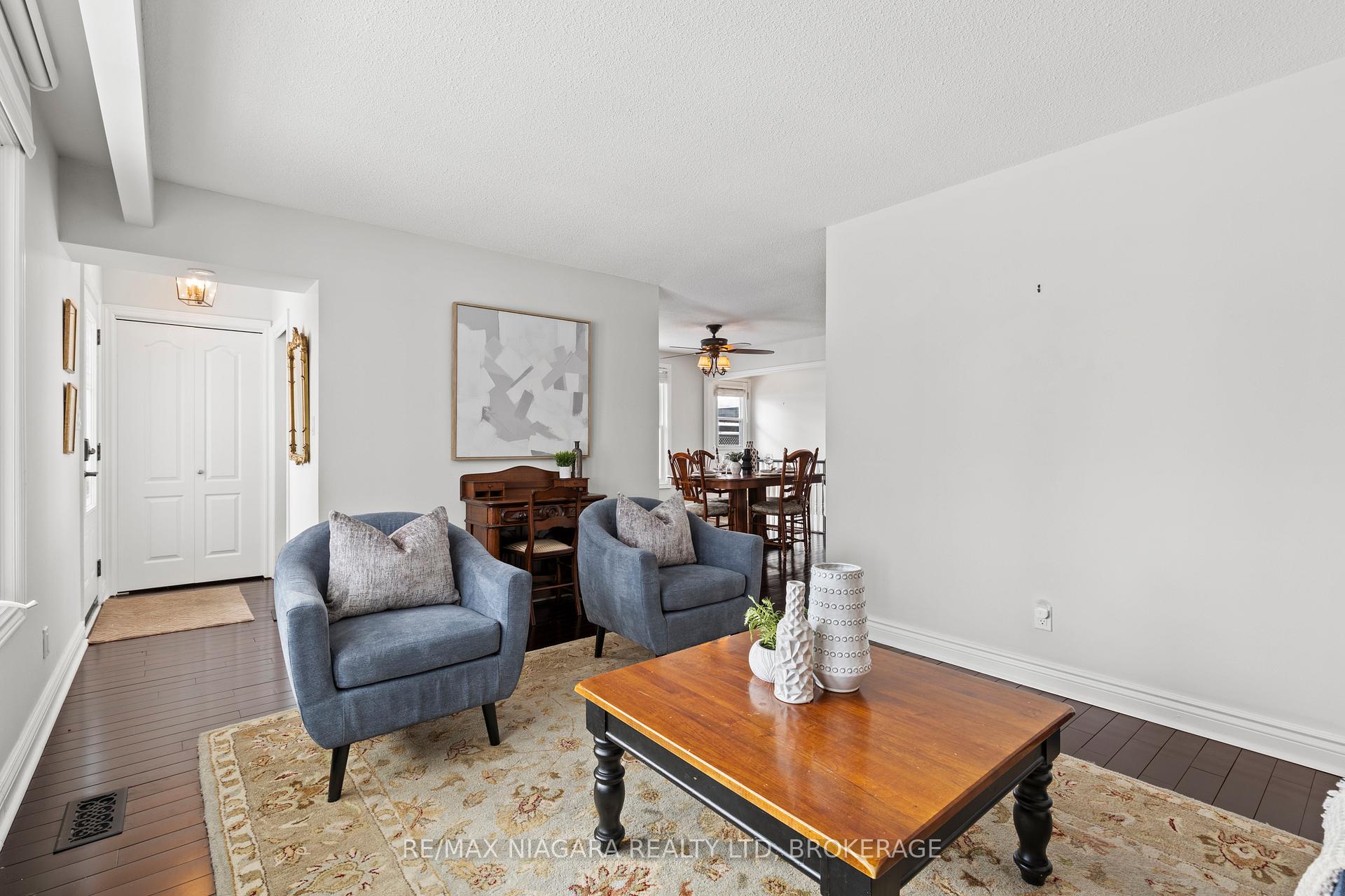 Photo 20 of 8 Carousel Circle, St. Catharines, Lakeport — HOMEH