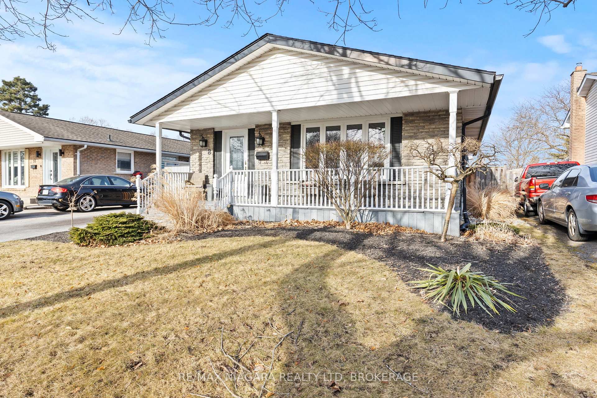 Photo 18 of 8 Carousel Circle, St. Catharines, Lakeport — HOMEH