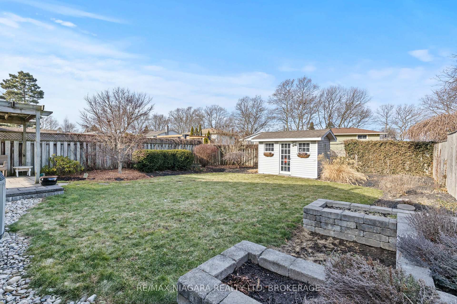 Photo 12 of 8 Carousel Circle, St. Catharines, Lakeport — HOMEH