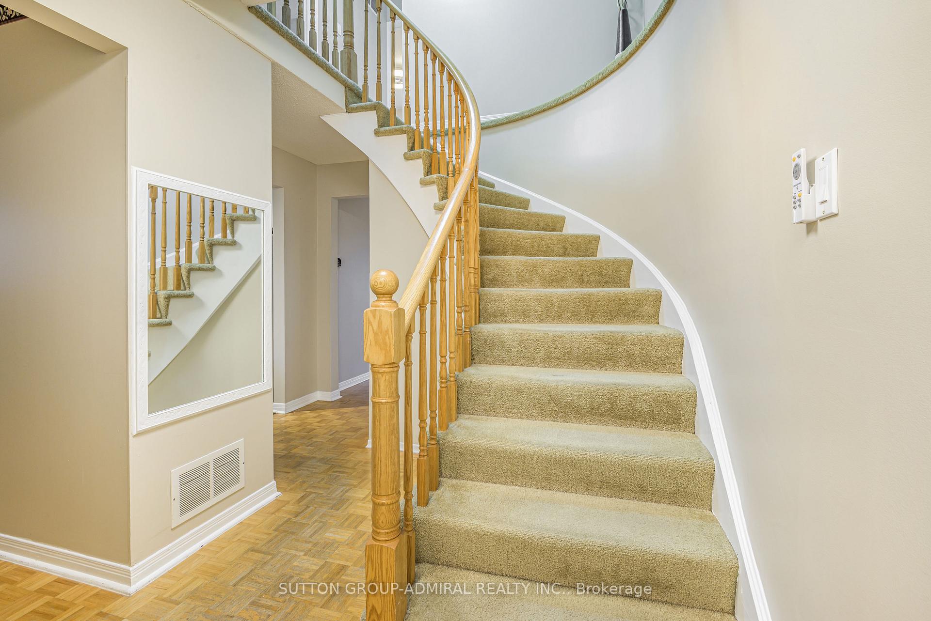 Photo 4 of 95 New Seabury Drive, Vaughan, Glen Shields — HOMEH