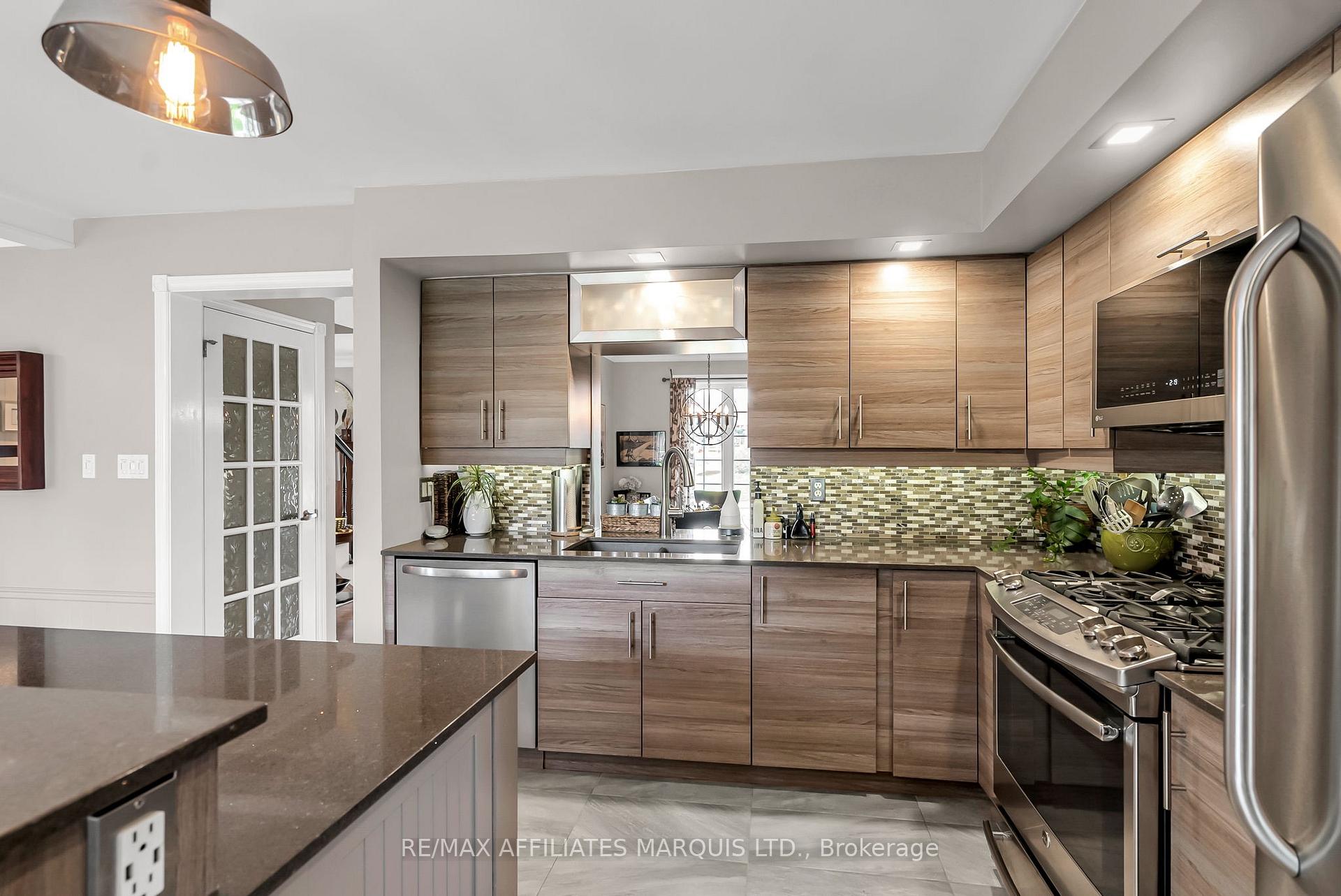 Photo 9 of 1932 Belvedere Crescent, Cornwall — HOMEH
