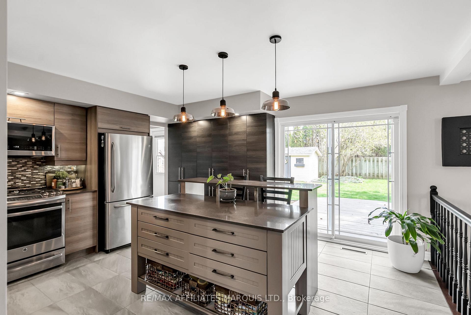 Photo 5 of 1932 Belvedere Crescent, Cornwall — HOMEH