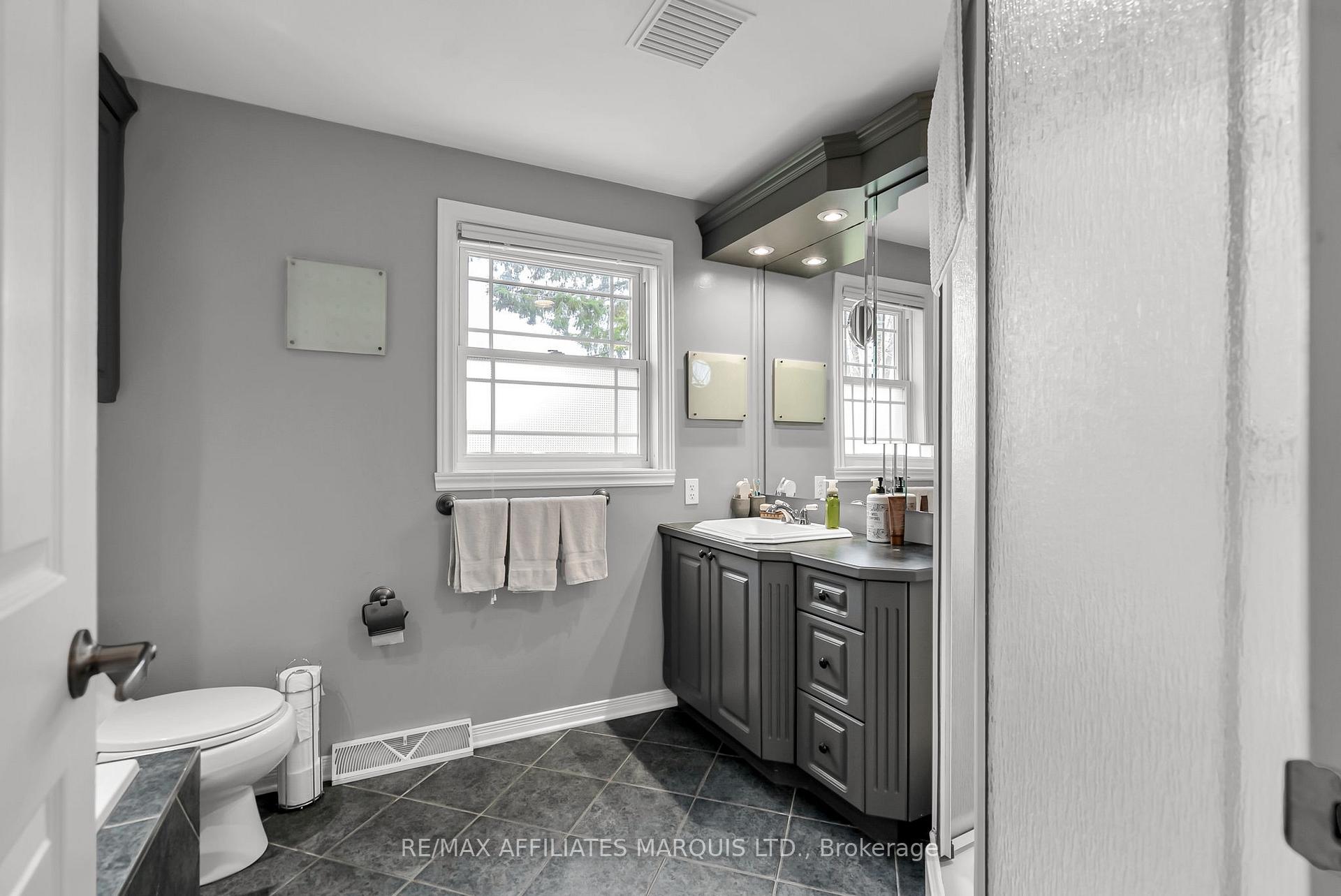 Photo 37 of 1932 Belvedere Crescent, Cornwall — HOMEH