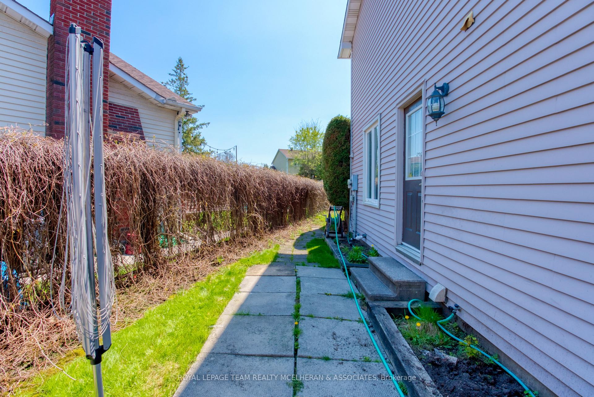 Photo 3 of 6224 Fortune Drive, Ottawa, Convent Glen North — HOMEH