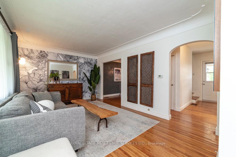 Photo 2 of 16 McKay Road, Hamilton, Dundas — HOMEH