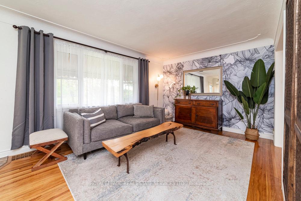 Photo 3 of 16 McKay Road, Hamilton, Dundas — HOMEH