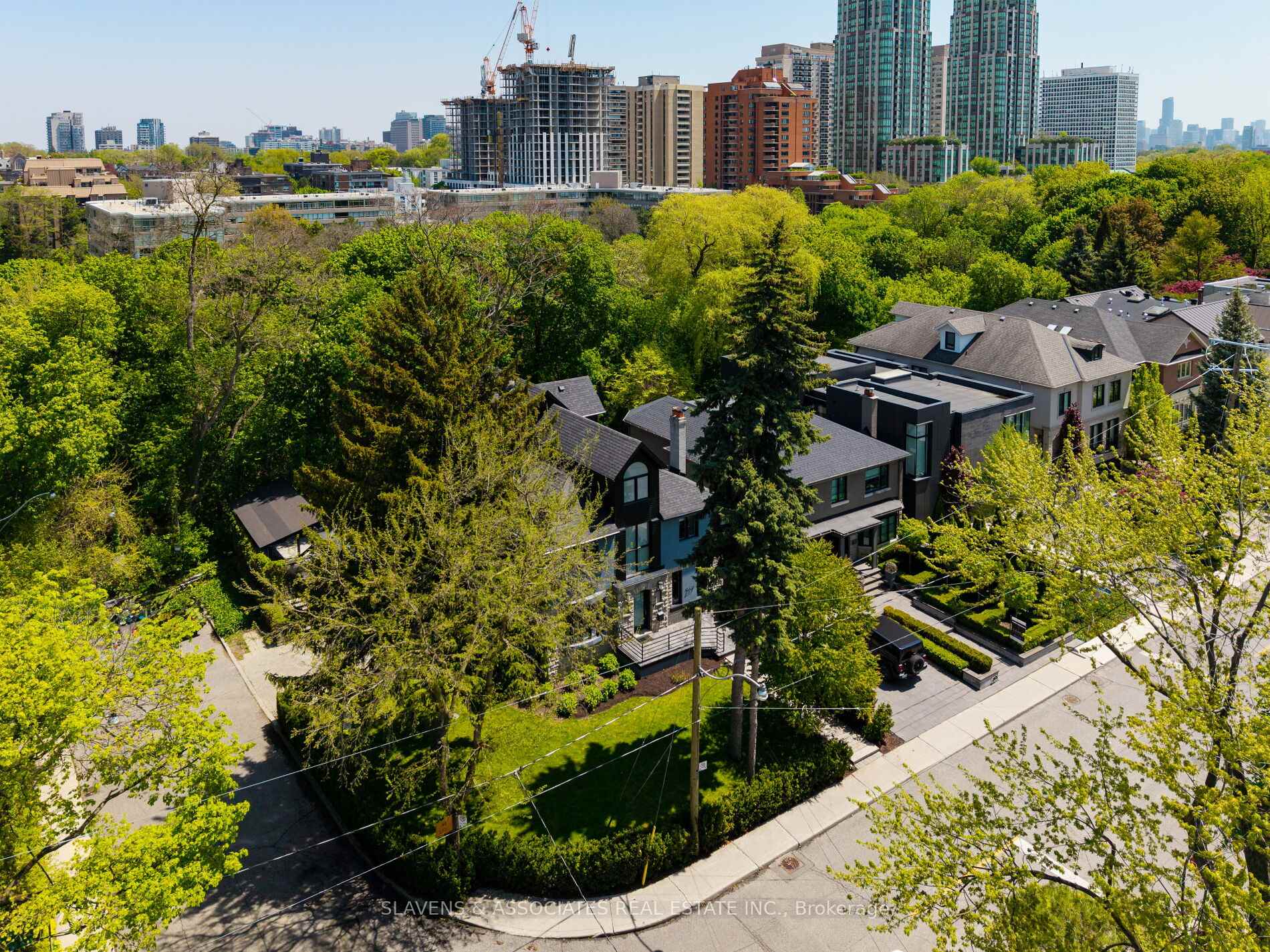 Photo 2 of 217 Lonsmount Drive, Toronto, Forest Hill South — HOMEH