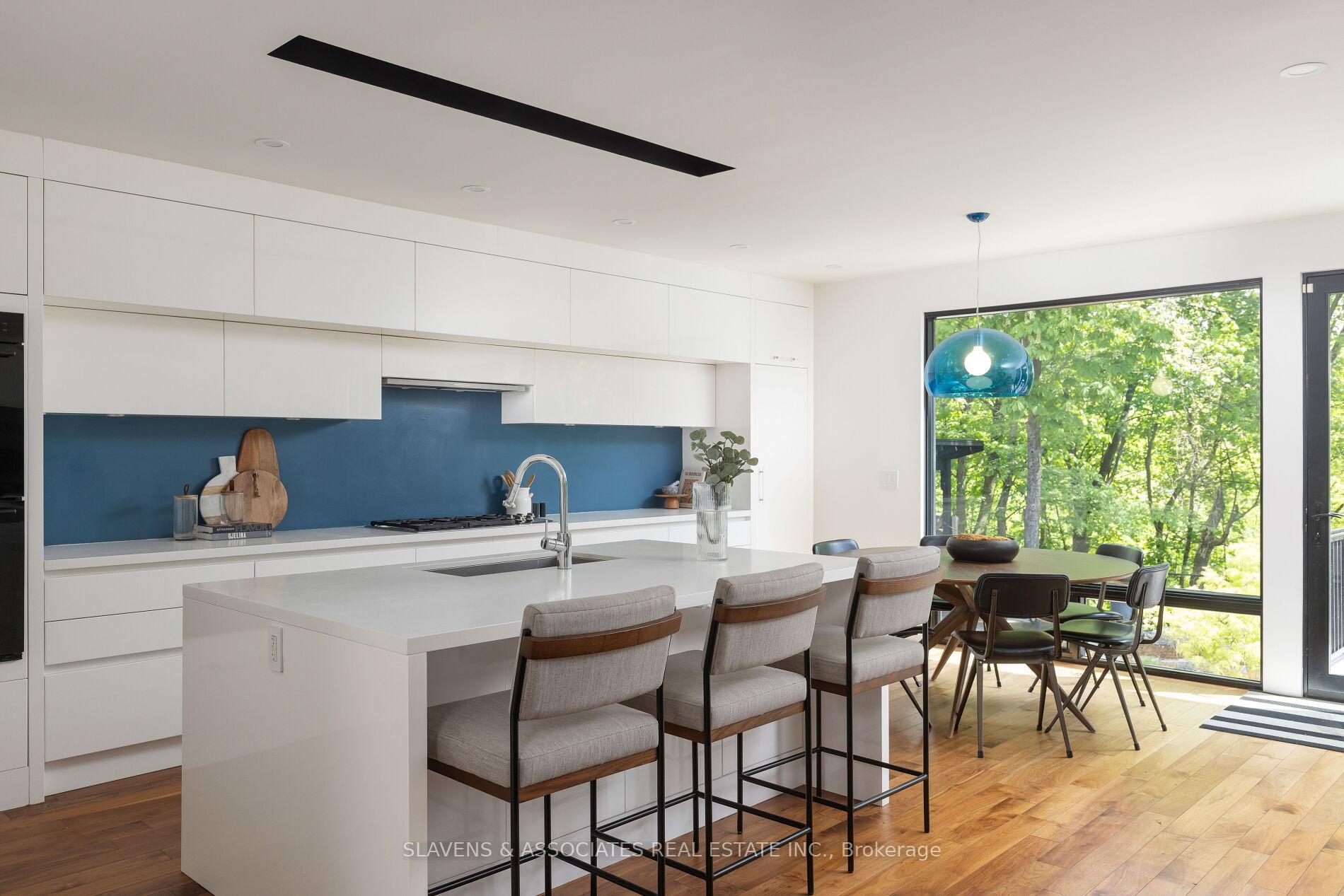 Photo 6 of 217 Lonsmount Drive, Toronto, Forest Hill South — HOMEH