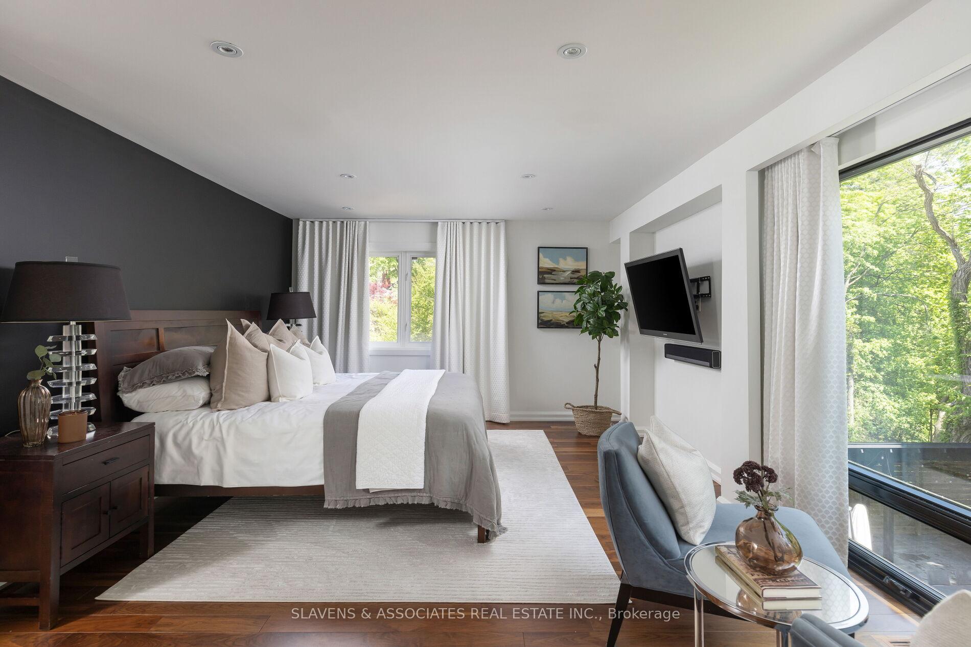 Photo 14 of 217 Lonsmount Drive, Toronto, Forest Hill South — HOMEH