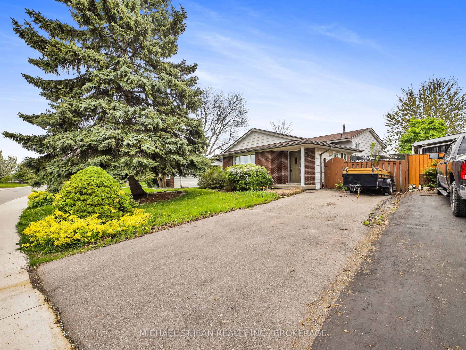 Photo 19 of 96 Carson Drive, Hamilton, Lisgar — HOMEH