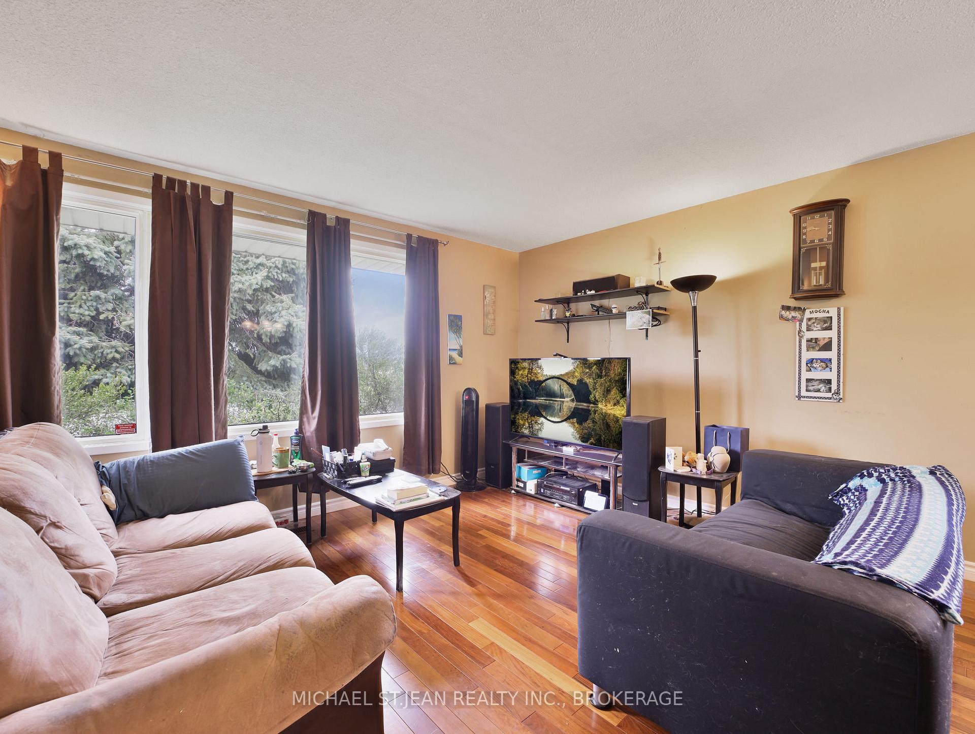 Photo 5 of 96 Carson Drive, Hamilton, Lisgar — HOMEH