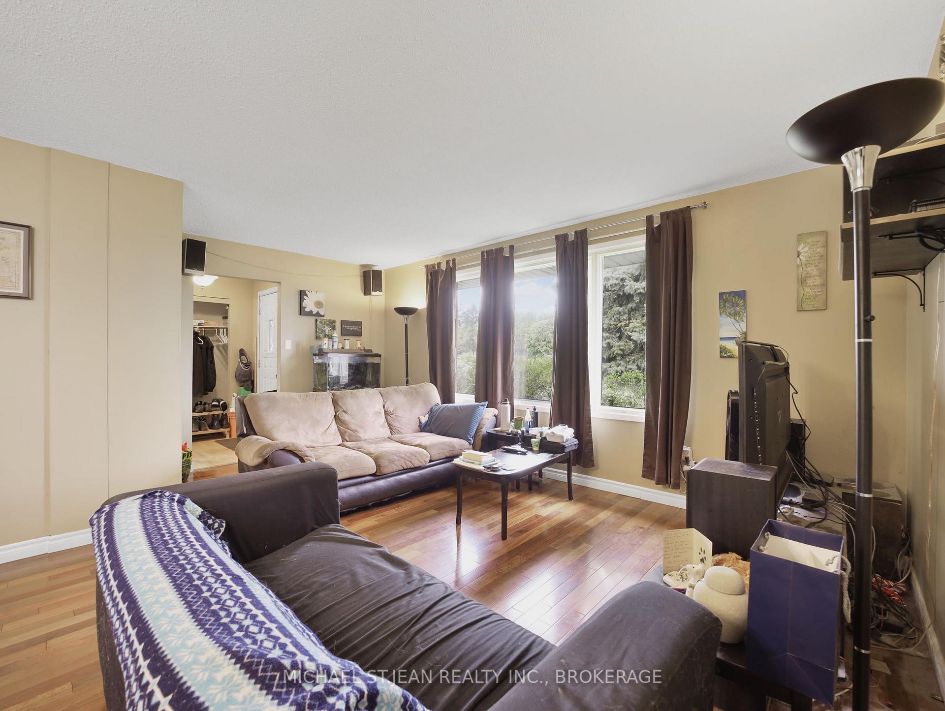 Photo 2 of 96 Carson Drive, Hamilton, Lisgar — HOMEH