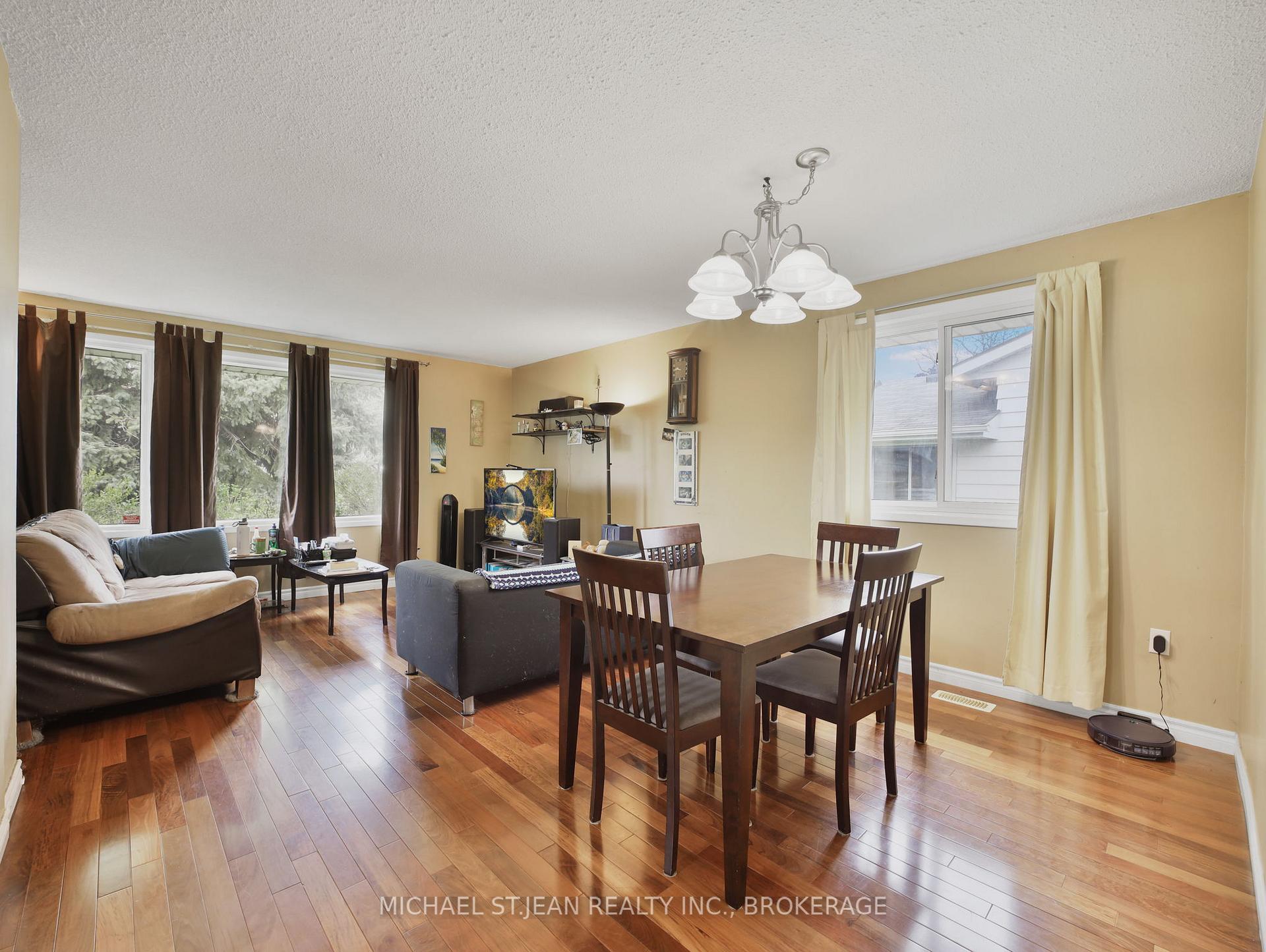 Photo 4 of 96 Carson Drive, Hamilton, Lisgar — HOMEH