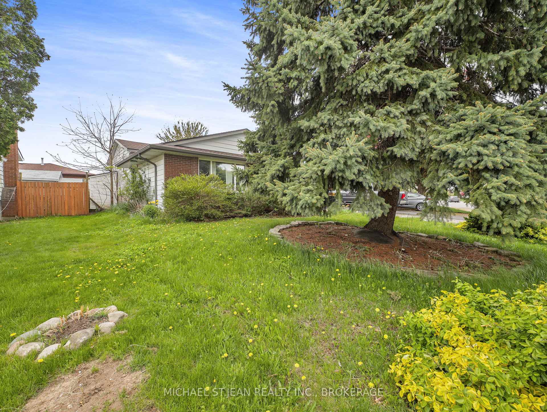 Photo 24 of 96 Carson Drive, Hamilton, Lisgar — HOMEH